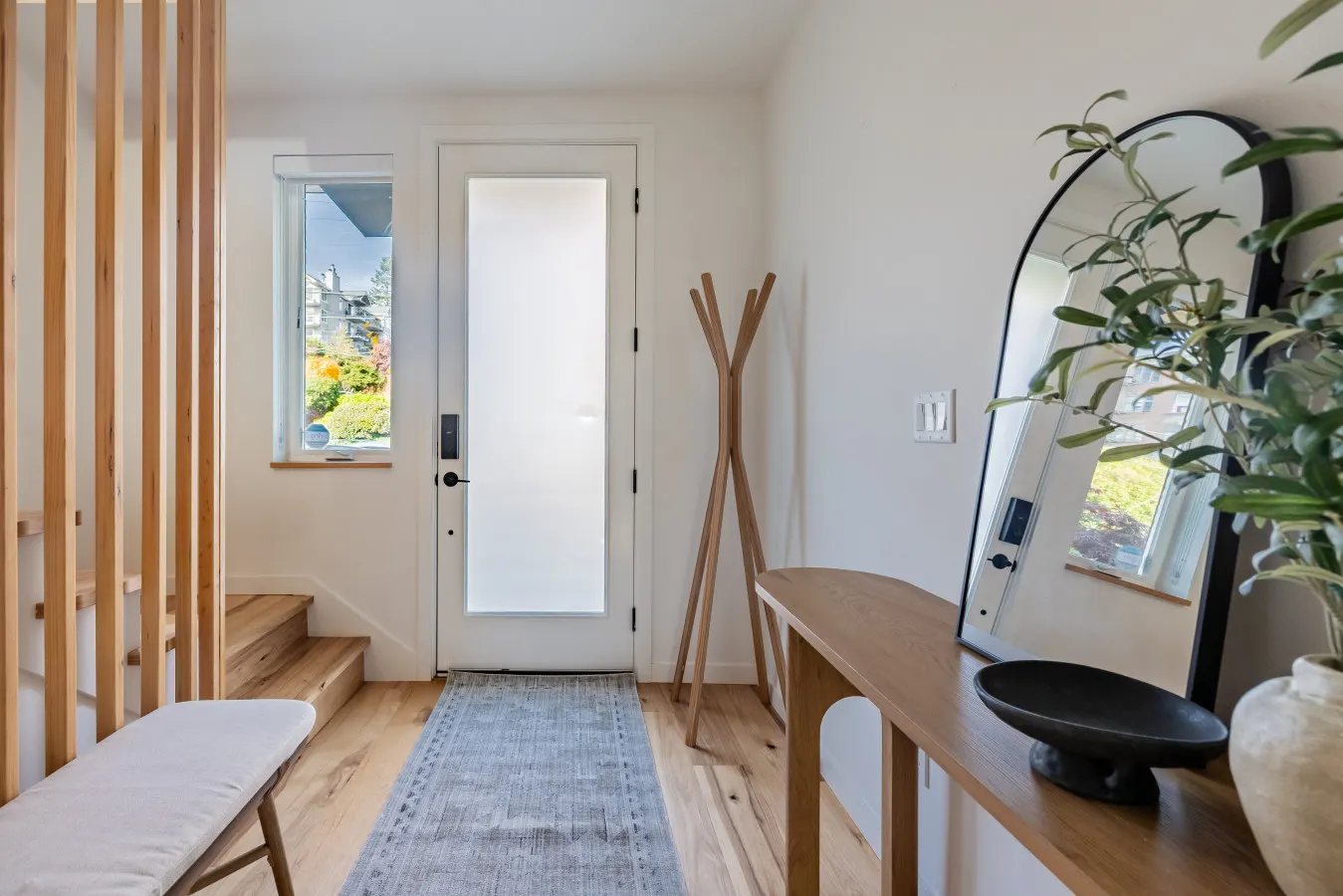 NEW Queen Anne View Retreat Sleeps 8 w/ A/C 8