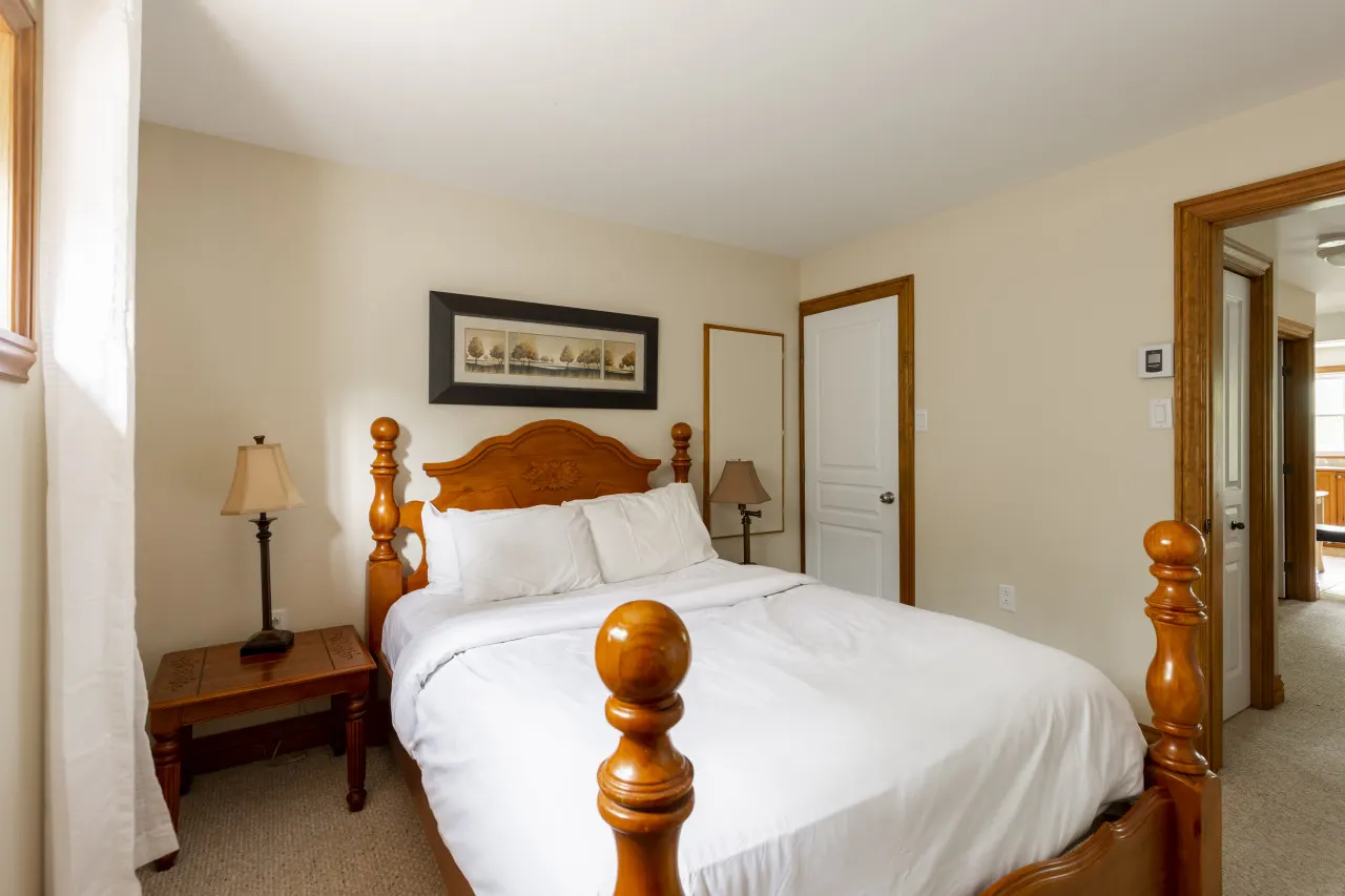 The Mont-Tremblant Hideaway by InstantSuites 15