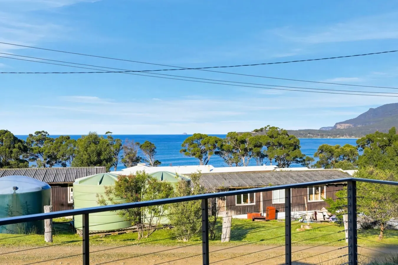 Pirates Bay Sea Views, Sunny Decks & Telescope 12
