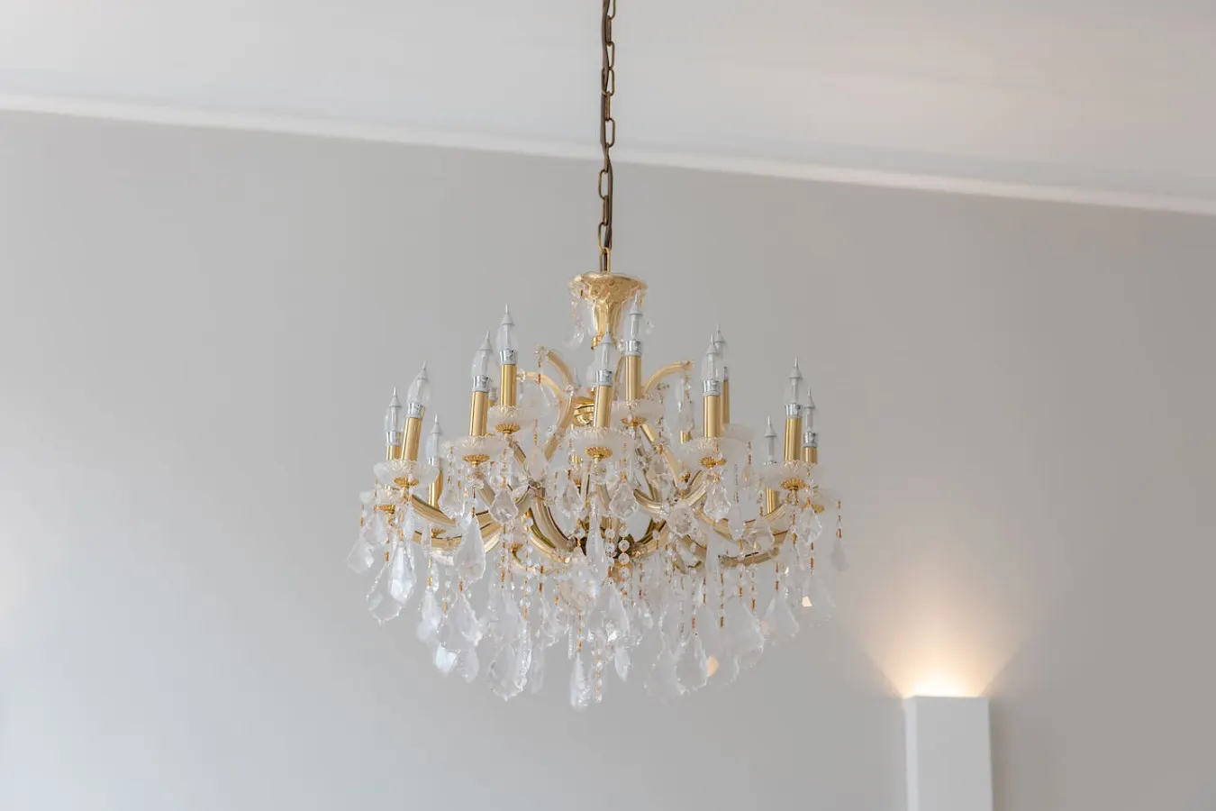 Presidential Residence 14ft High Ceilings 19
