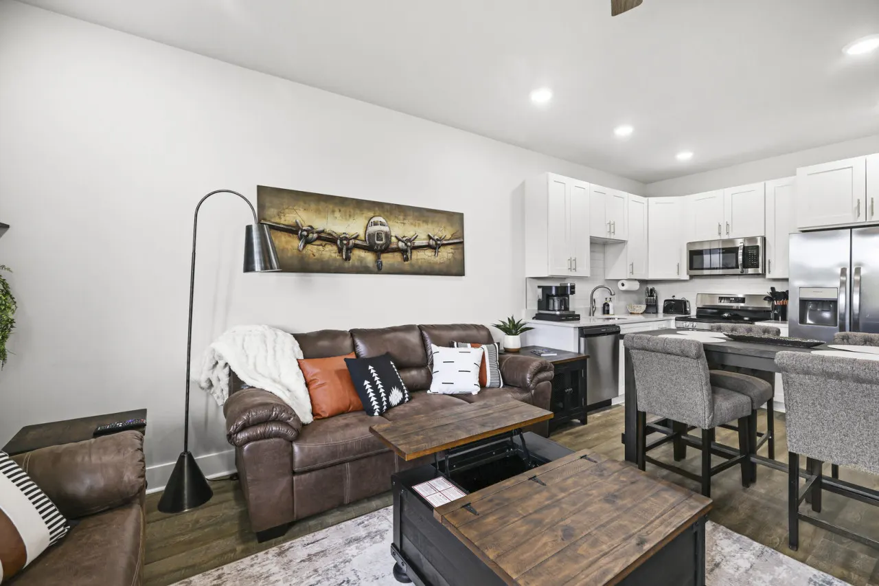 Luxurious Golf Course Condo in Exclusive Gated Community 10