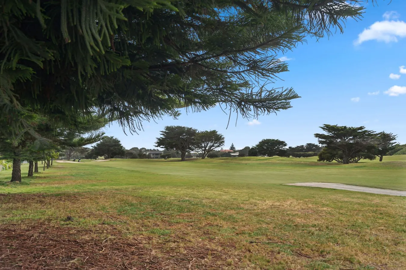 Fairview Greens—A Refined Golf Course Retreat 16