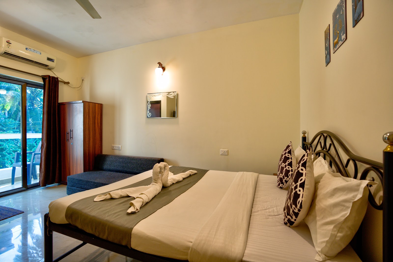 The Coral Room Near The Beach 4