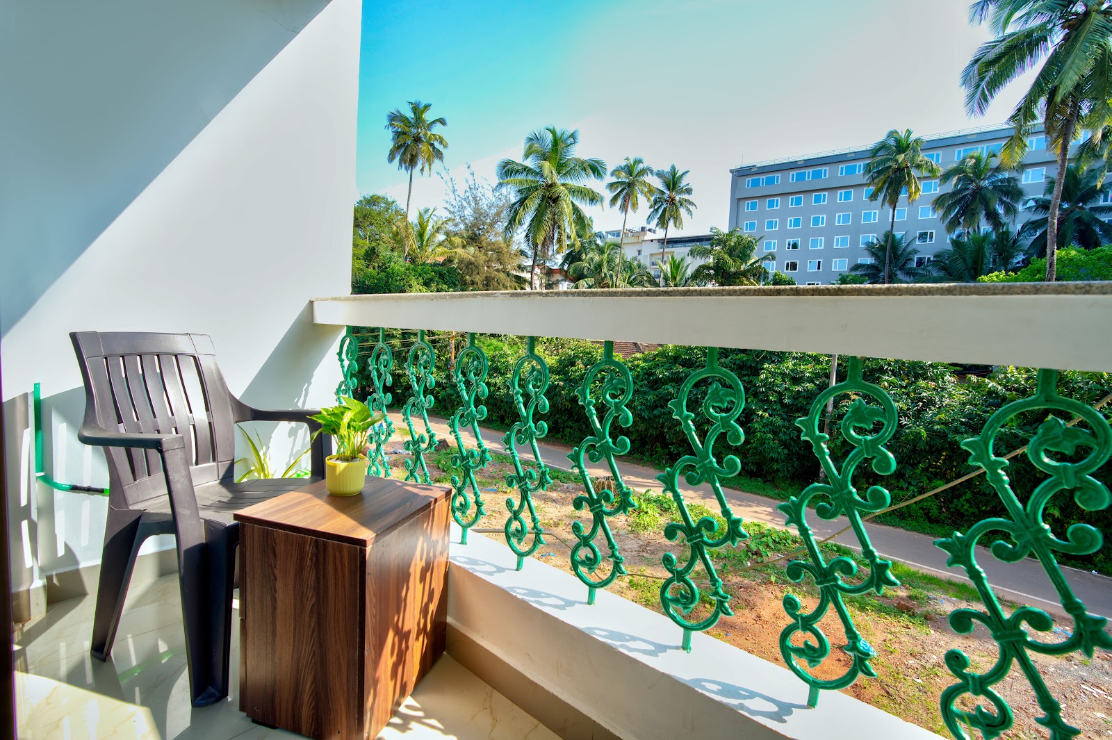 The Coral Room Near The Beach 5