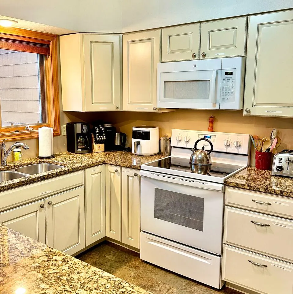 5 bed- 4 Bath Bretton Woods Pool Passes 1Gig wifi 14