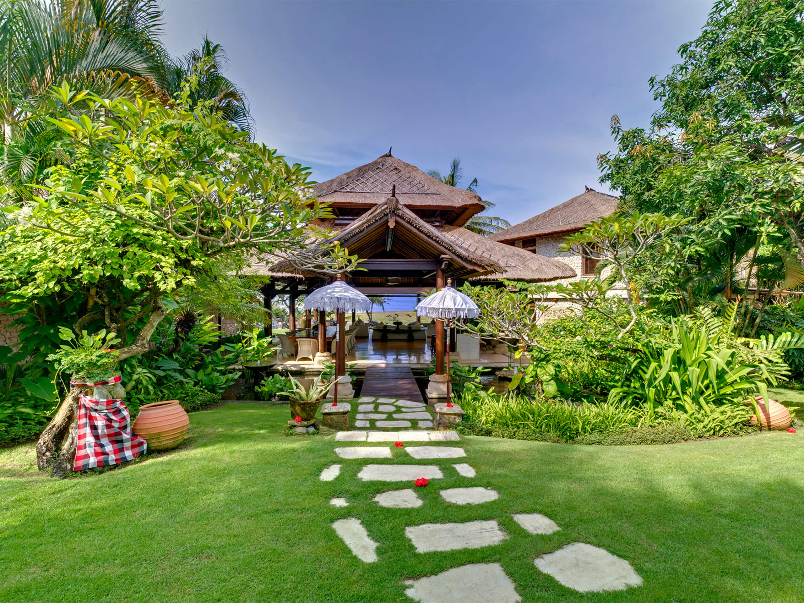 Tinggi Beach Villa River, 4BR, Canggu w/ chef