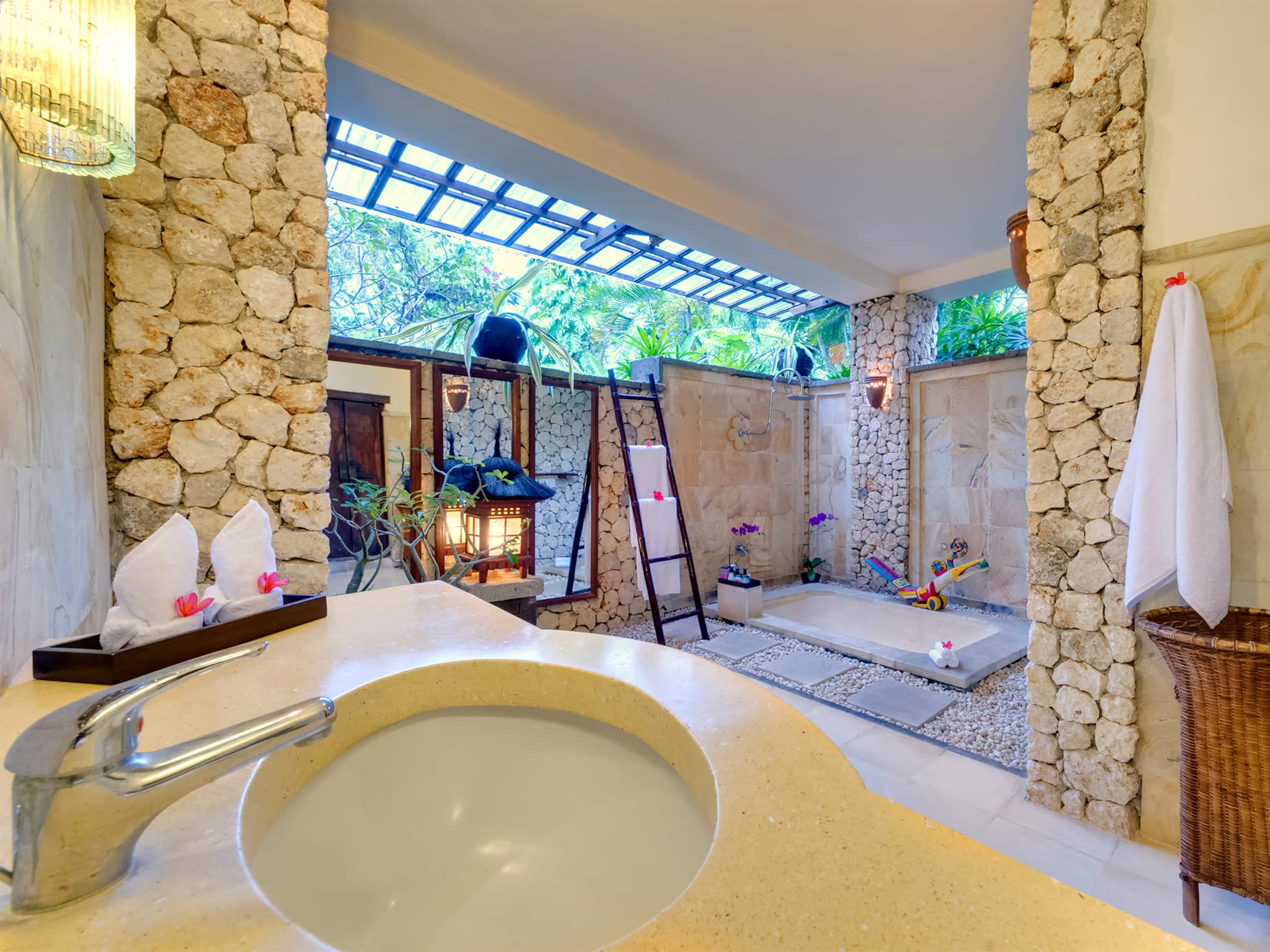Tinggi Beach Villa River, 4BR, Canggu w/ chef 19