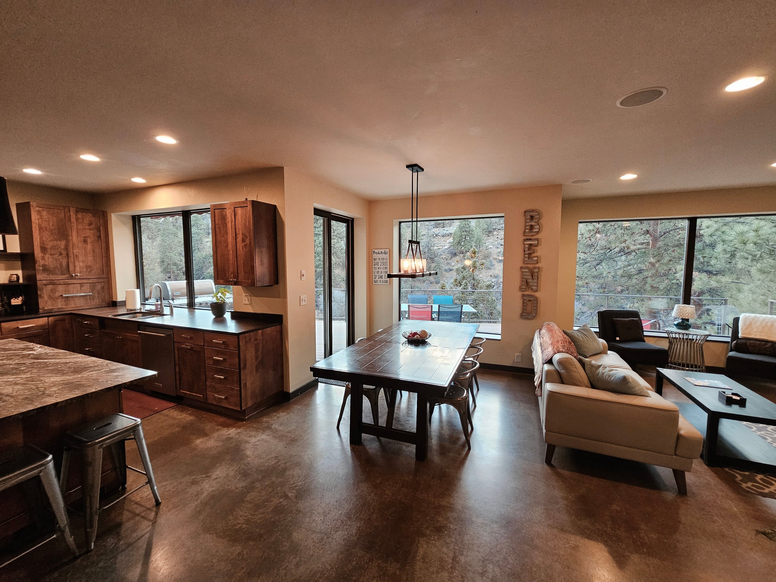 Bend River Retreat 28