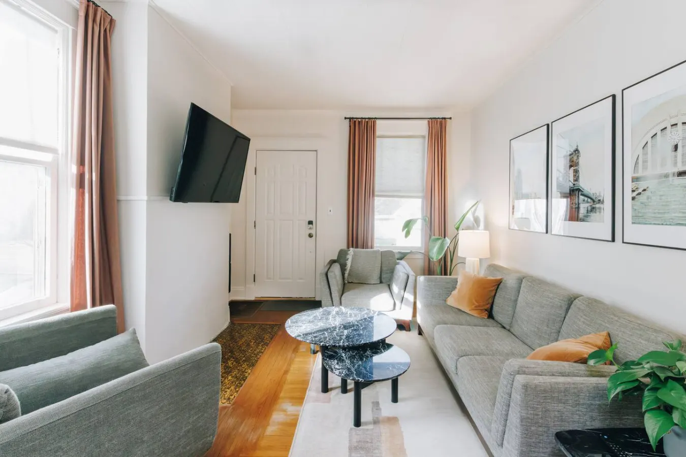 Cozy Mid-Century Bungalow, Close to All, Backyard 1