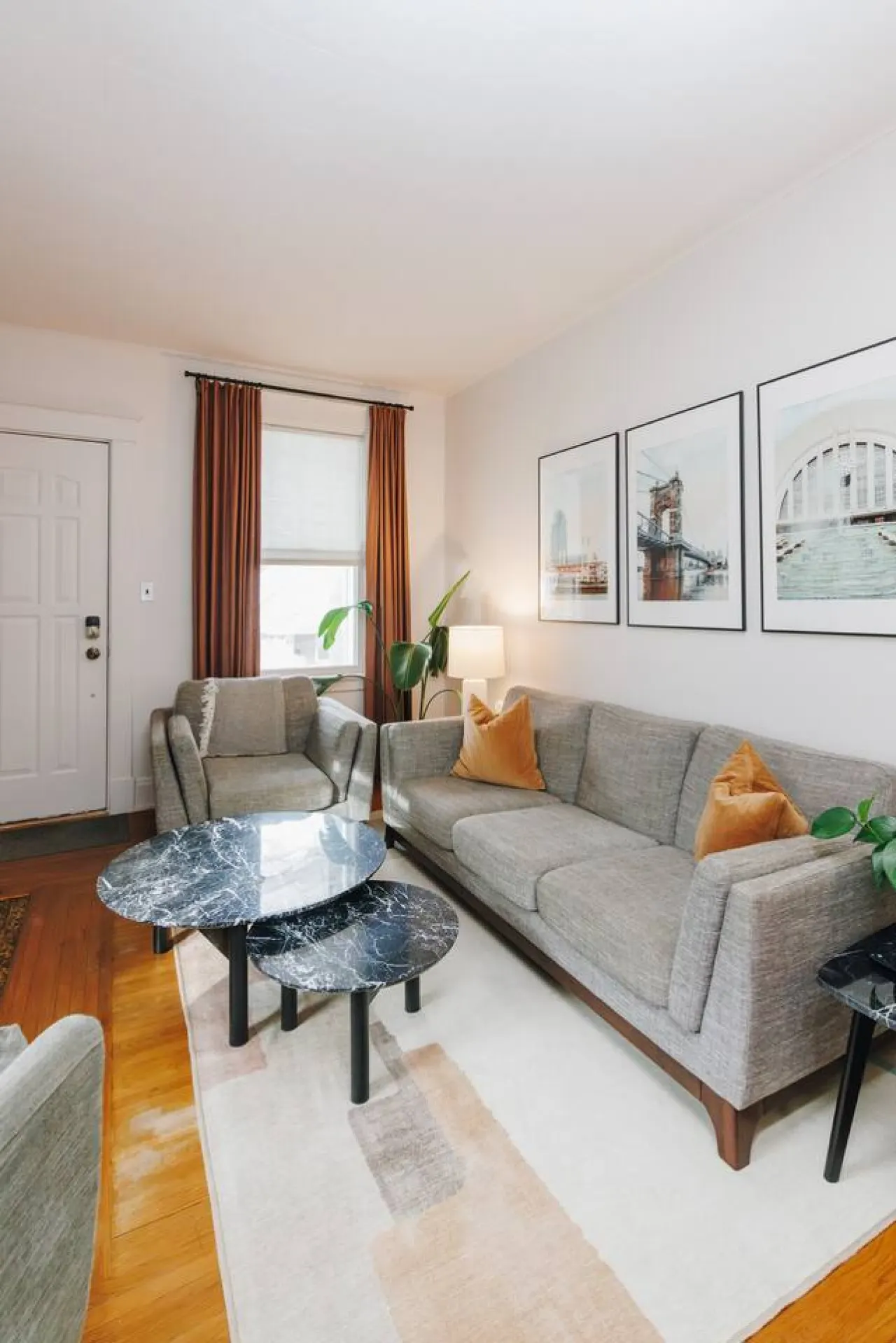 Cozy Mid-Century Bungalow, Close to All, Backyard 2