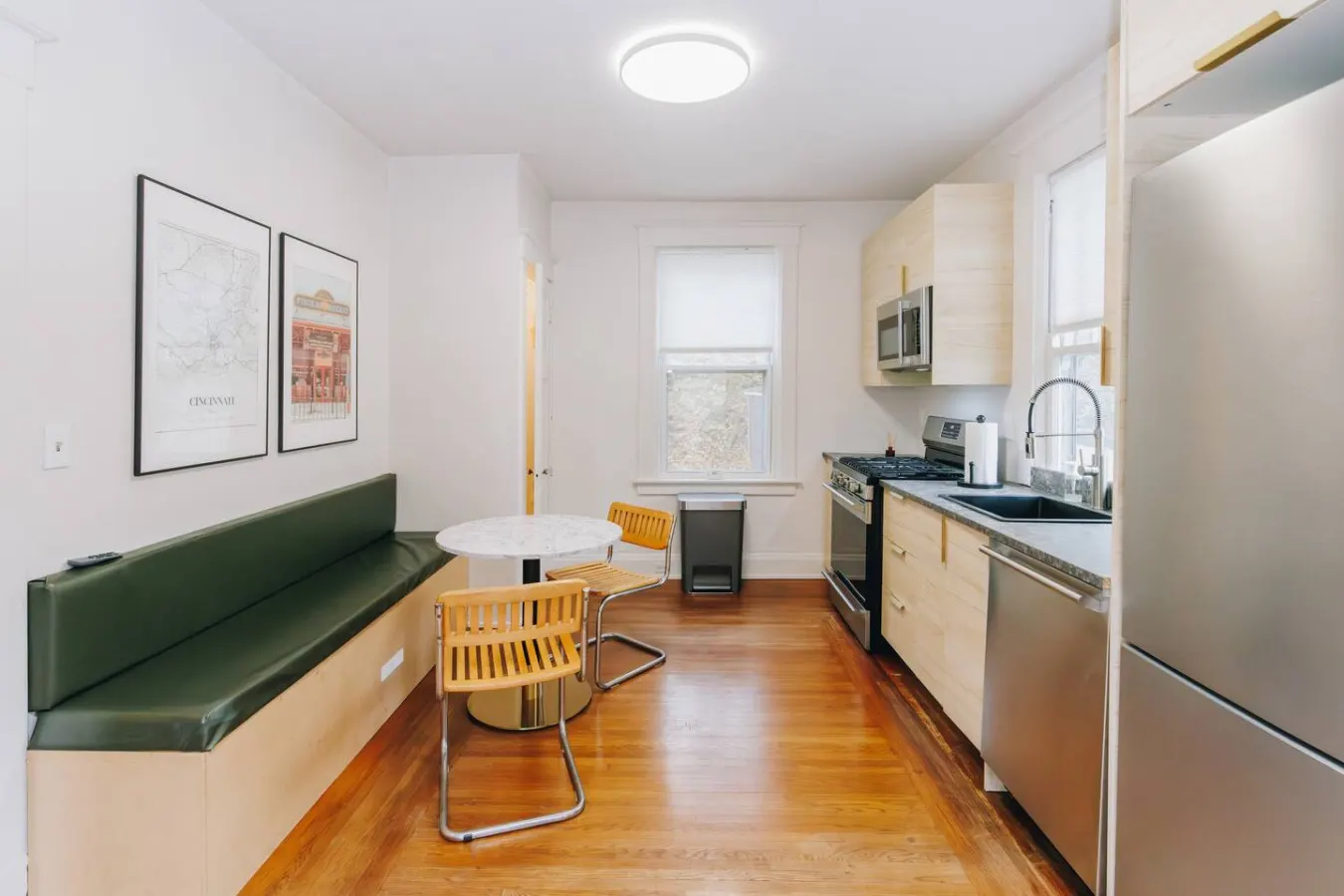 Cozy Mid-Century Bungalow, Close to All, Backyard 18