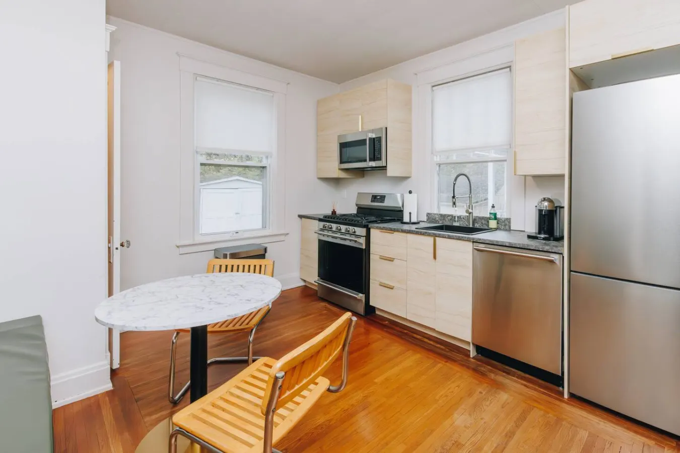 Cozy Mid-Century Bungalow, Close to All, Backyard 19