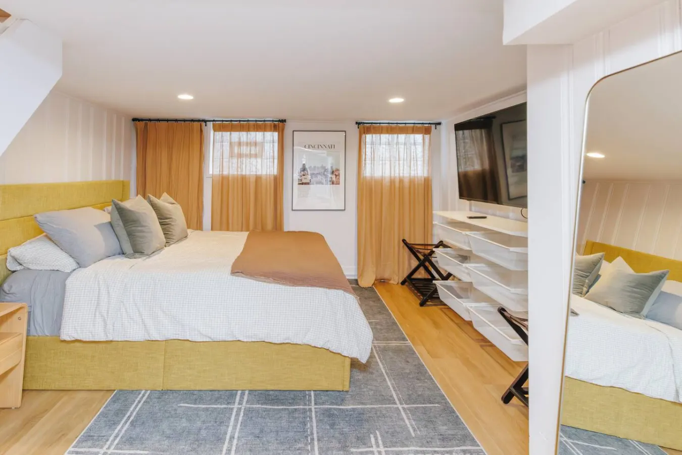 Cozy Mid-Century Bungalow, Close to All, Backyard 6