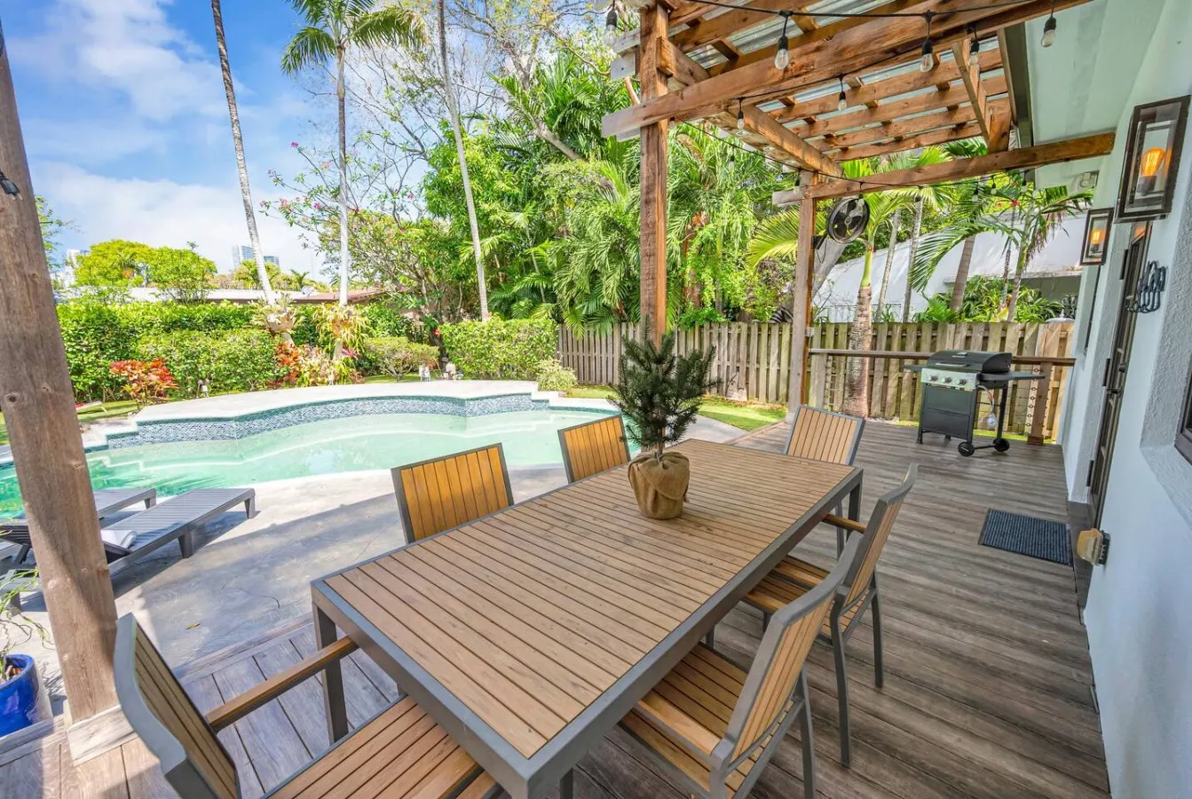 Wonderful Tropical Pool House Miami South Brickell 10