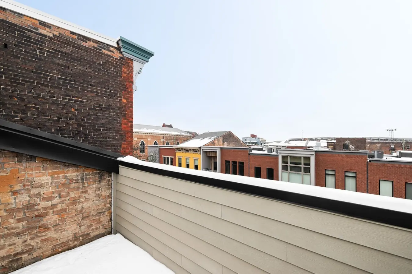 Washington Park Rooftop Patio Free Streetcar 8