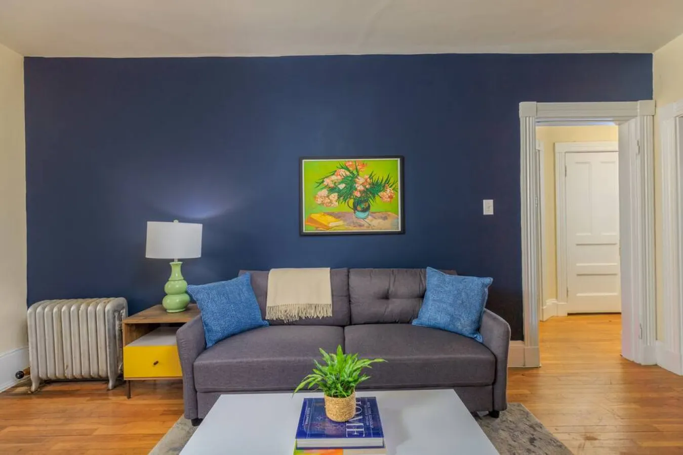Wonderful Newbury 1 Bedroom! 7