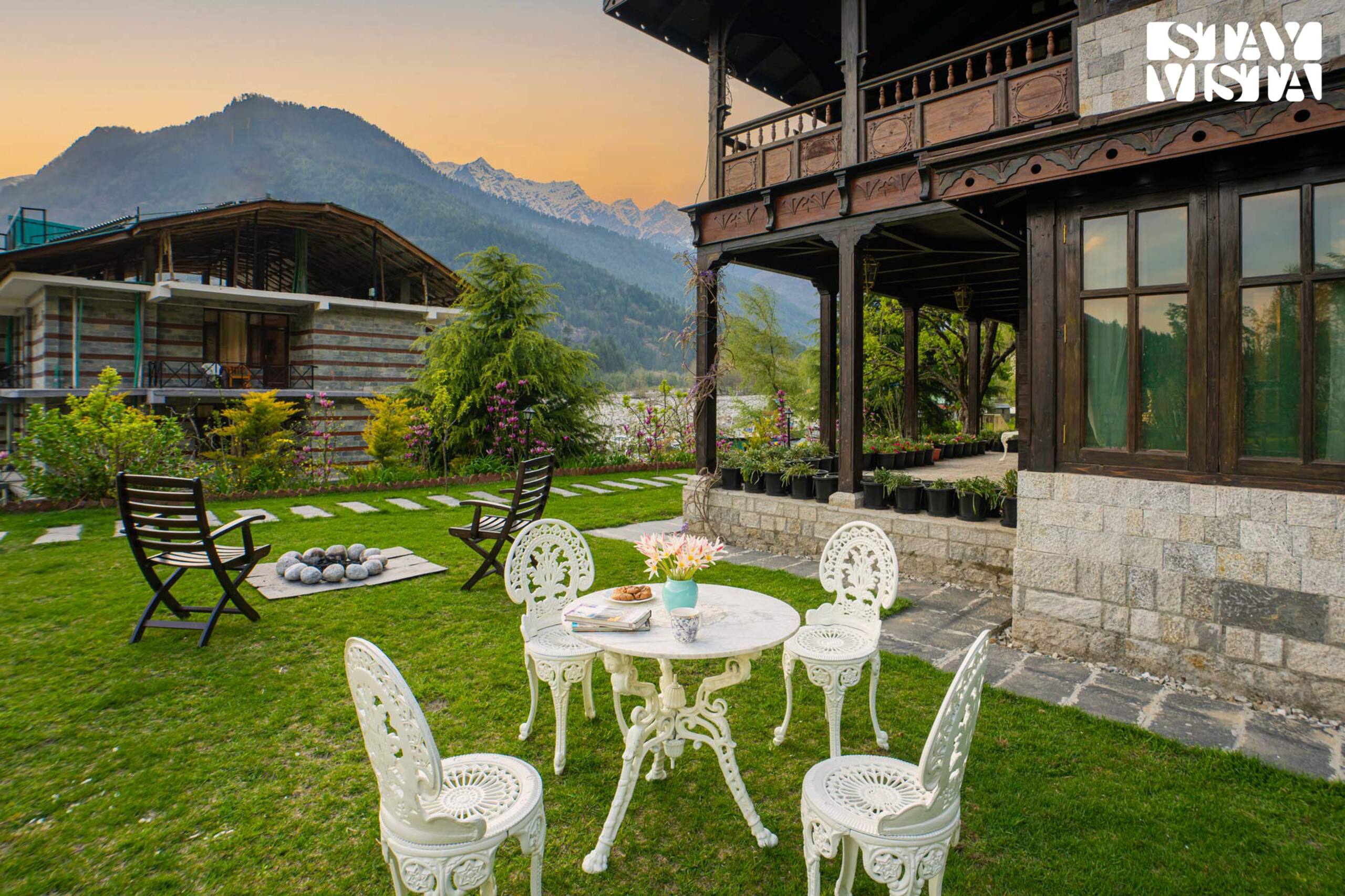 Snowdrop House | Kath Kuni stay w/ River view 8