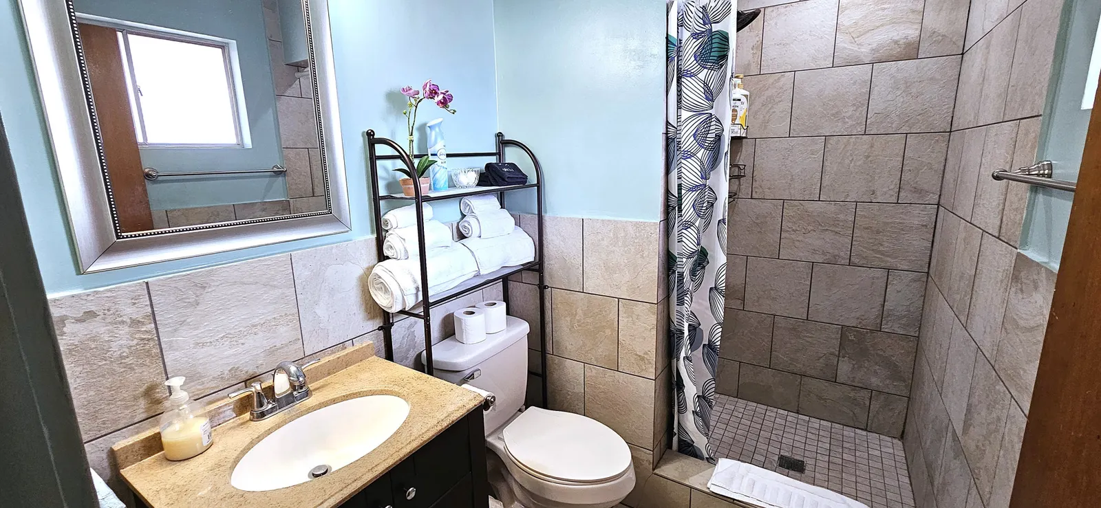 Hot Tub, Kayaks, Grill, Fire Pit, Pet Friendly, Ping Pong, W/D, Brkfst, Sleeps 12 15