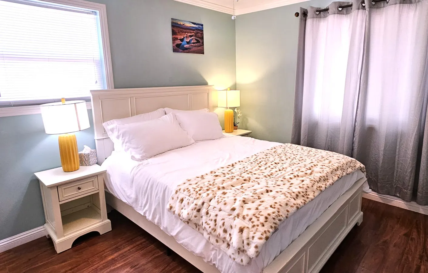 Hot Tub, Kayaks, Grill, Fire Pit, Pet Friendly, Ping Pong, W/D, Brkfst, Sleeps 12 16