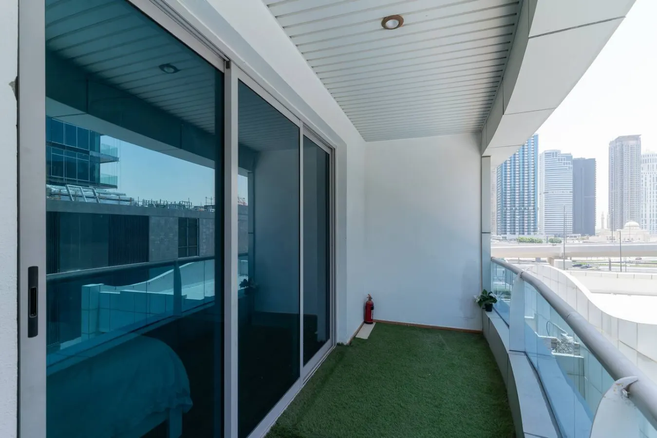 Dubai Marina - 1BHK Modernistic Apartment 13