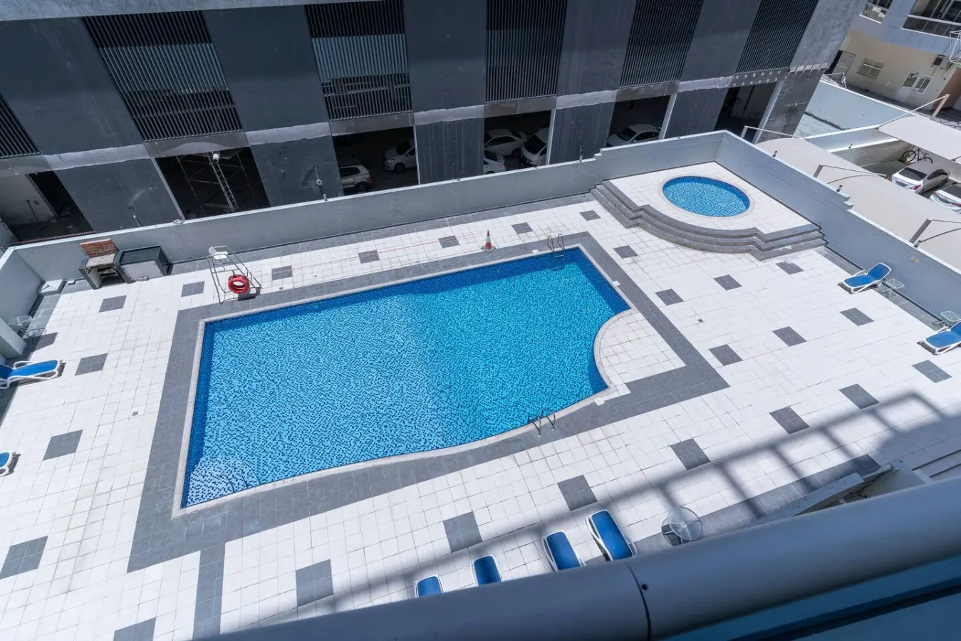 Dubai Marina - 1BHK Modernistic Apartment 14