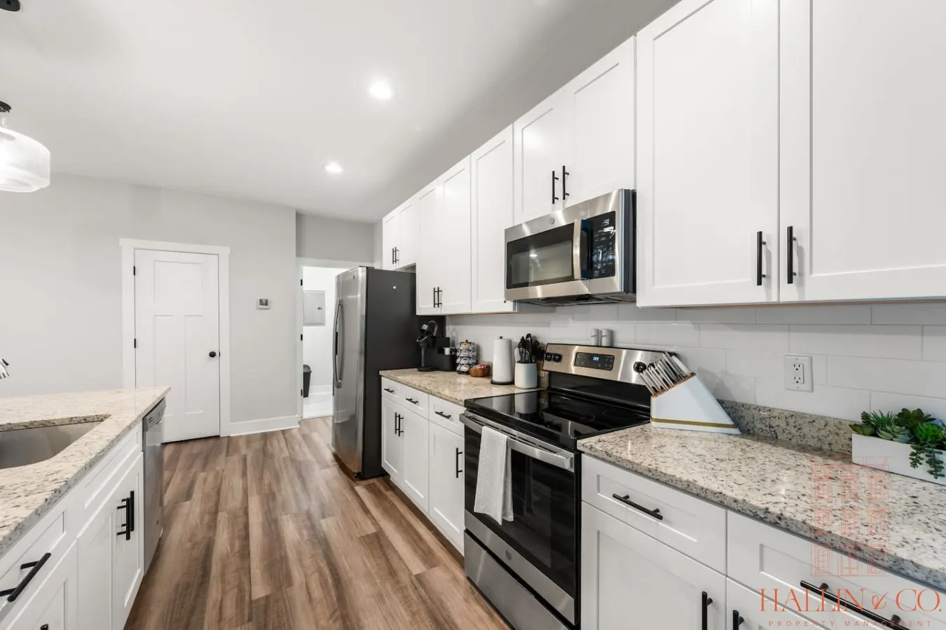 Gorgeous 2BD Getaway Smart TV's + Free Wi-Fi 10