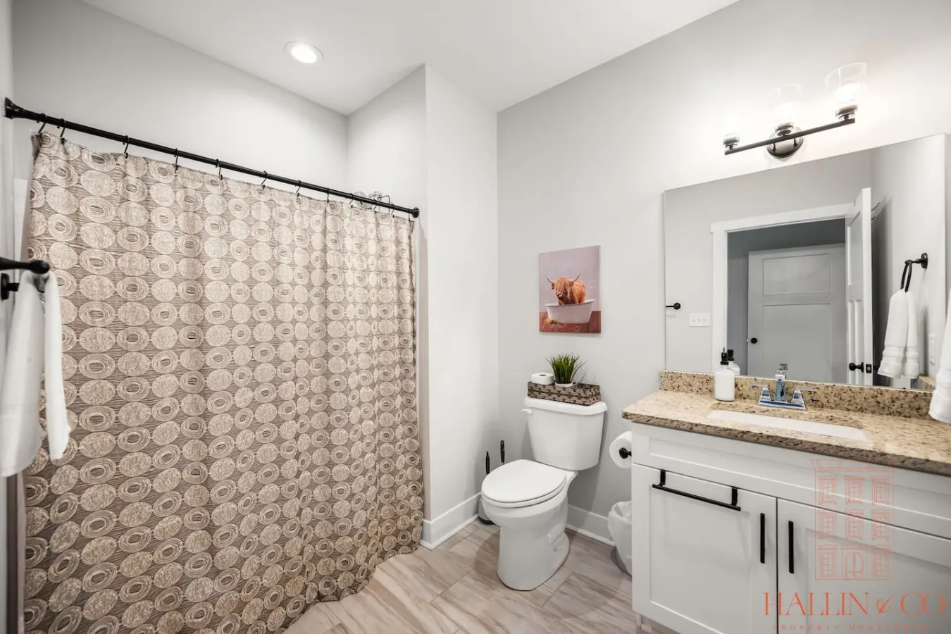 Gorgeous 2BD Getaway | Smart TV's + Free Wi-Fi — photo 4