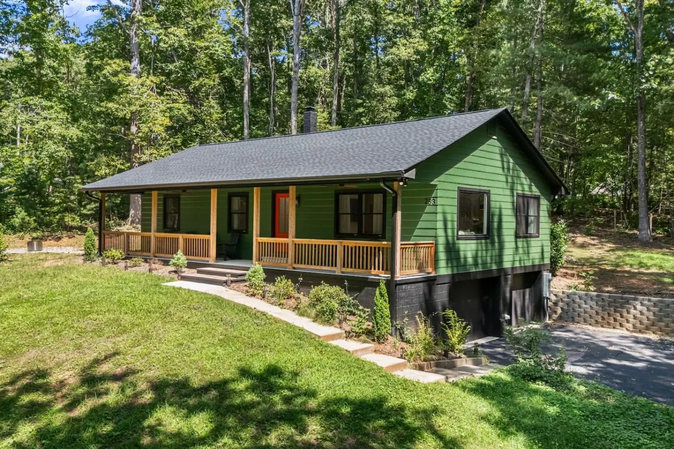 Close to Blue Ridge Parkway | Mtn Views & Firepit