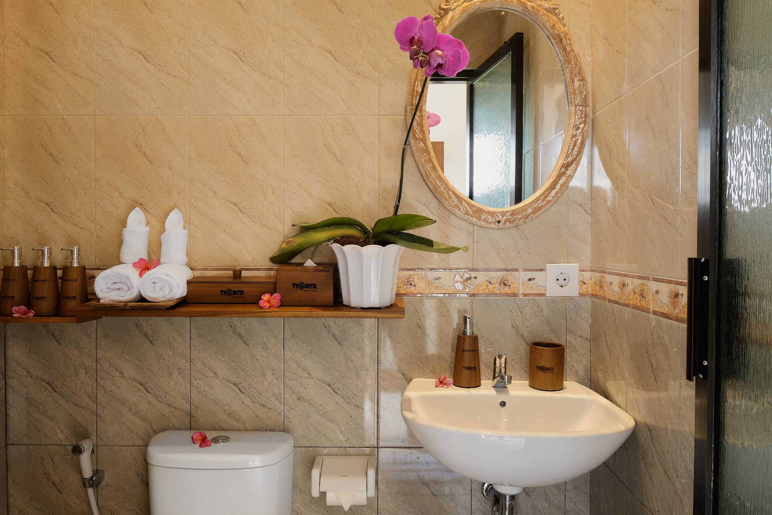 Deluxe Room with Pool in Heart of Ubud — photo 5
