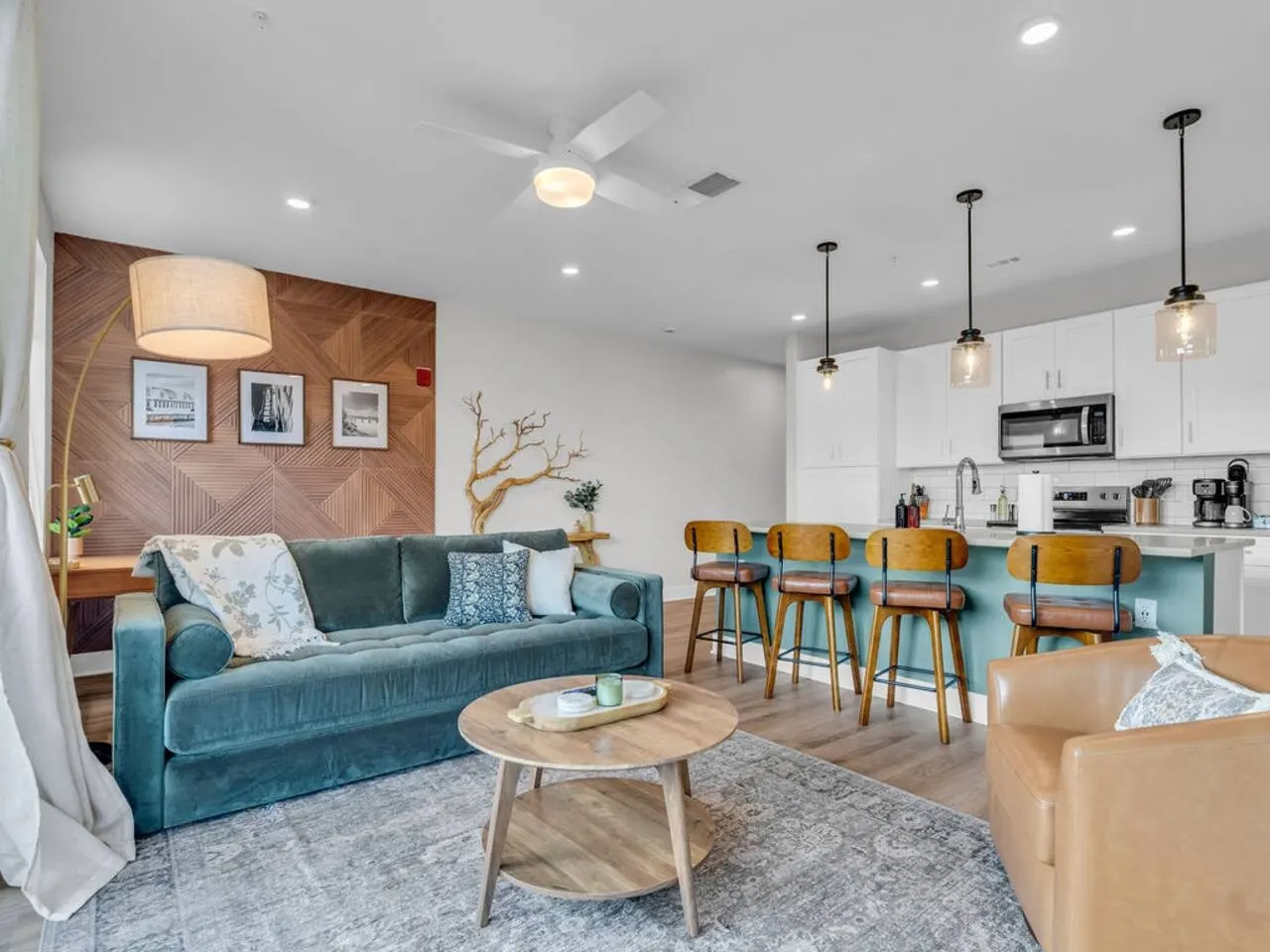Lone Tree Lux | Queen Bed | Free Parking + Balcony