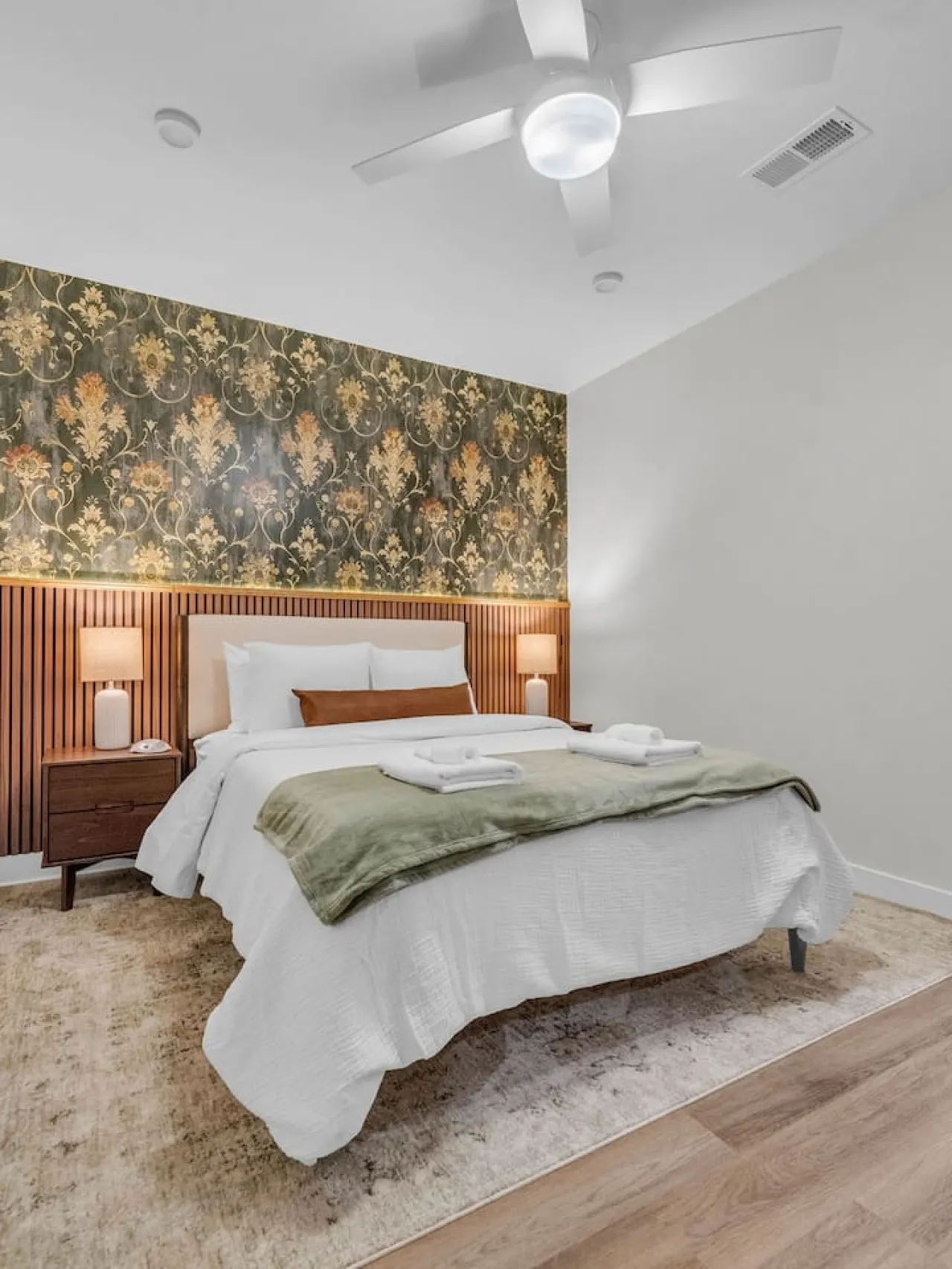 Lone Tree Lux Queen Bed Free Parking + Balcony 8