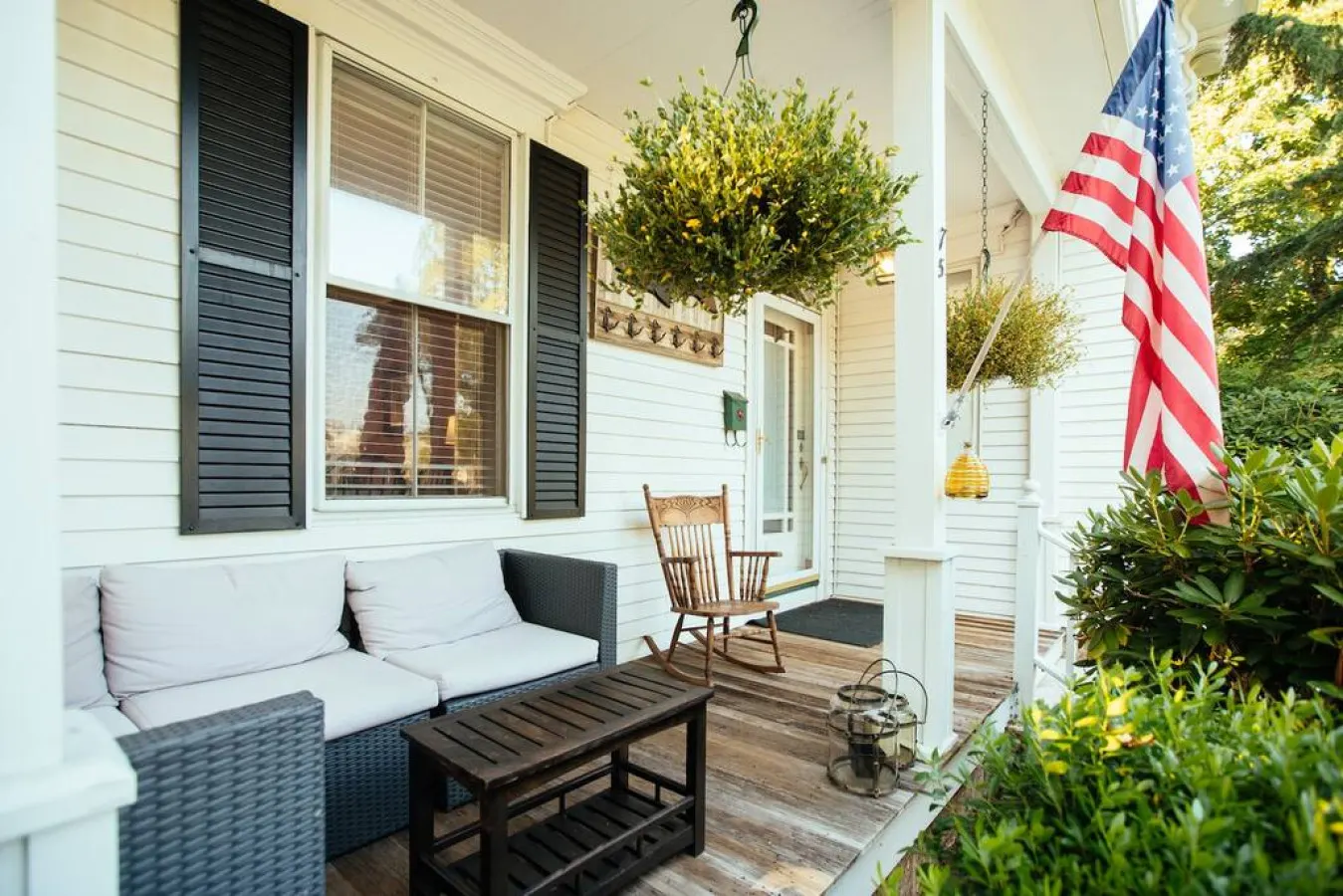 Beautiful Sea Captain's Home in Falmouth Village