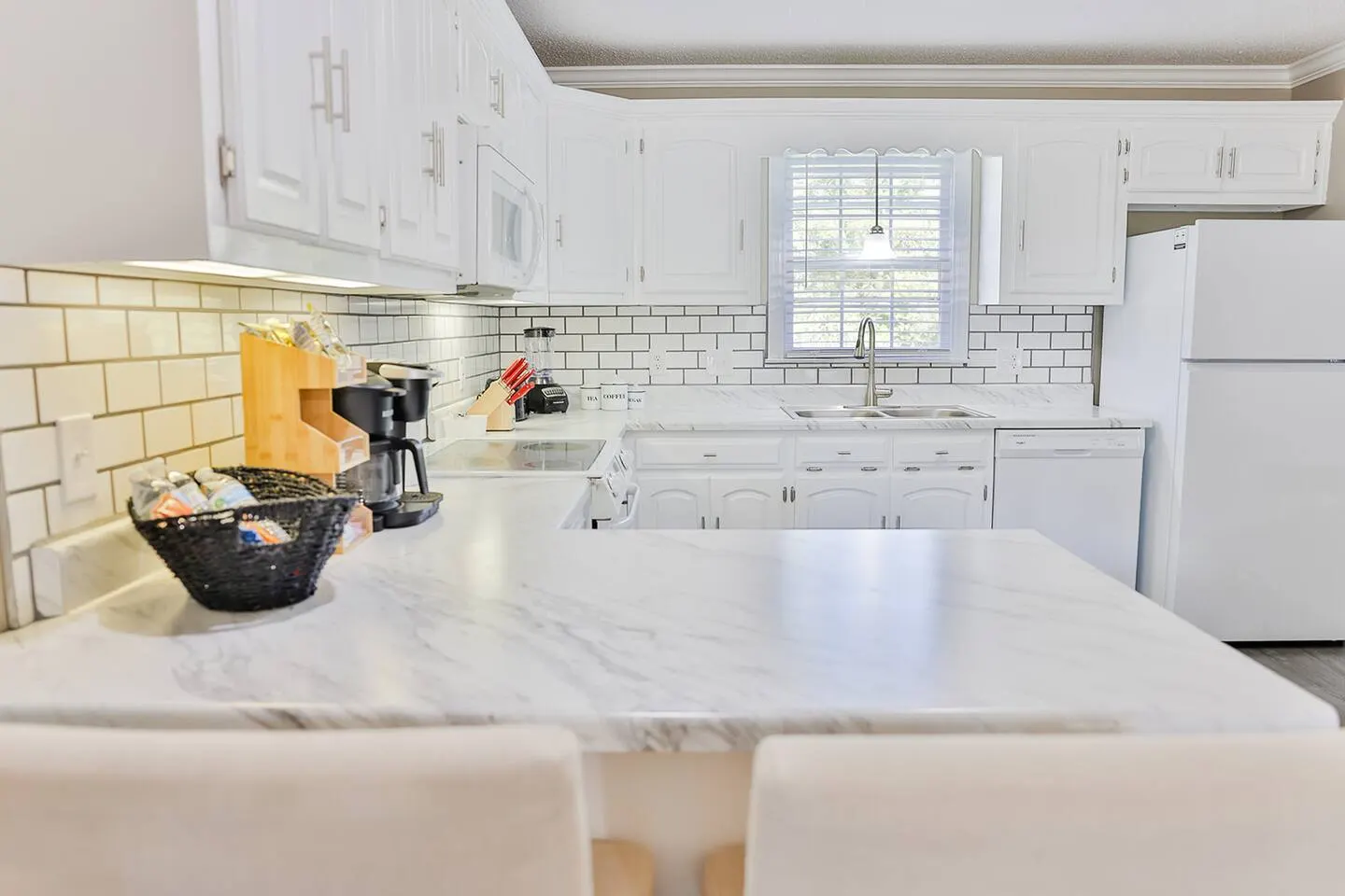 Main St - 2 King Beds! .4 Mile from Ladiga Tails 10