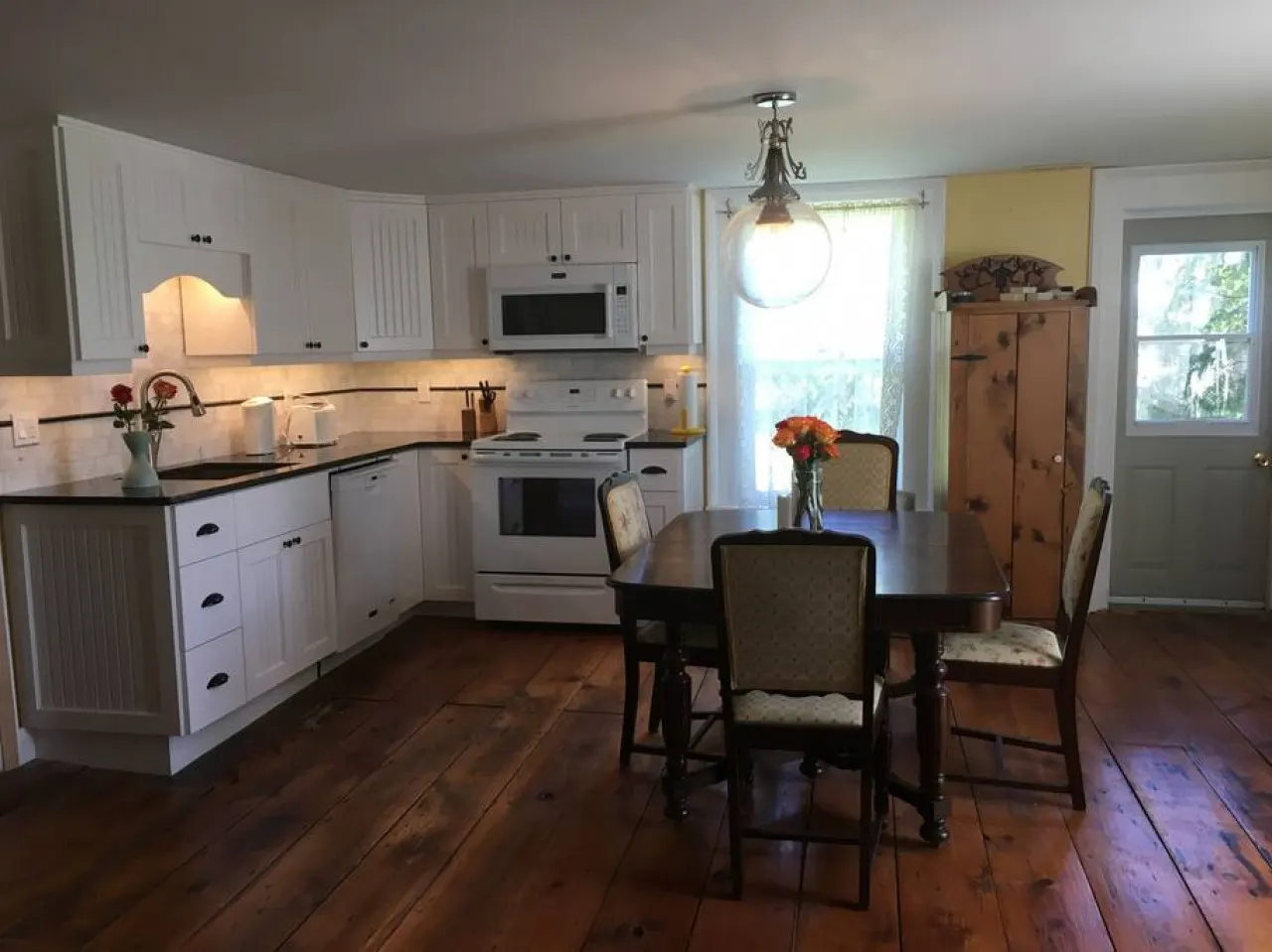 Wine Country, 4 bedrooms! Beach Pass! 7