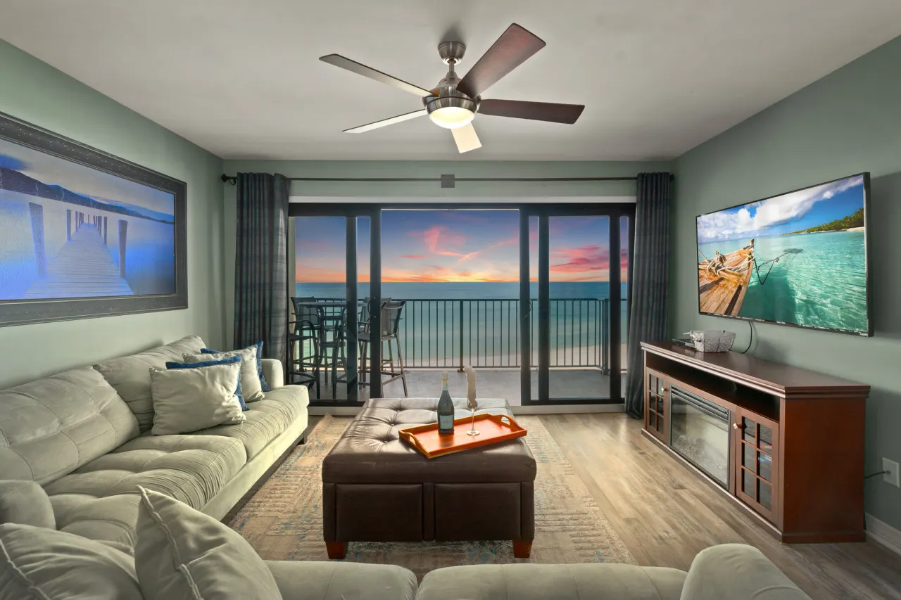 Sea-Renity WOW ~ Beachfront Bliss with Balcony Lounge & Beach Service