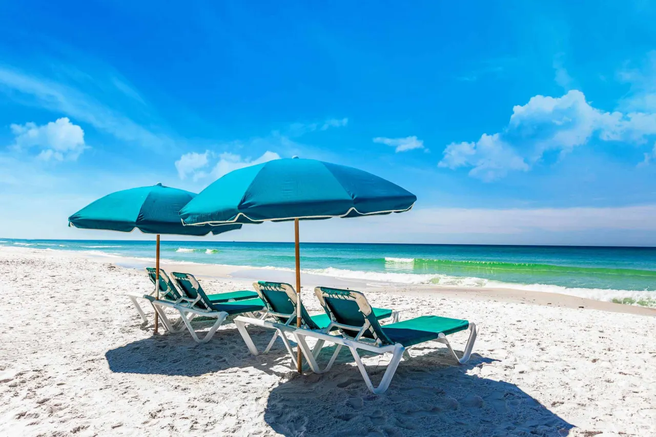Sea-Renity WOW ~ Beachfront Bliss with Balcony Lounge & Beach Service — photo 2