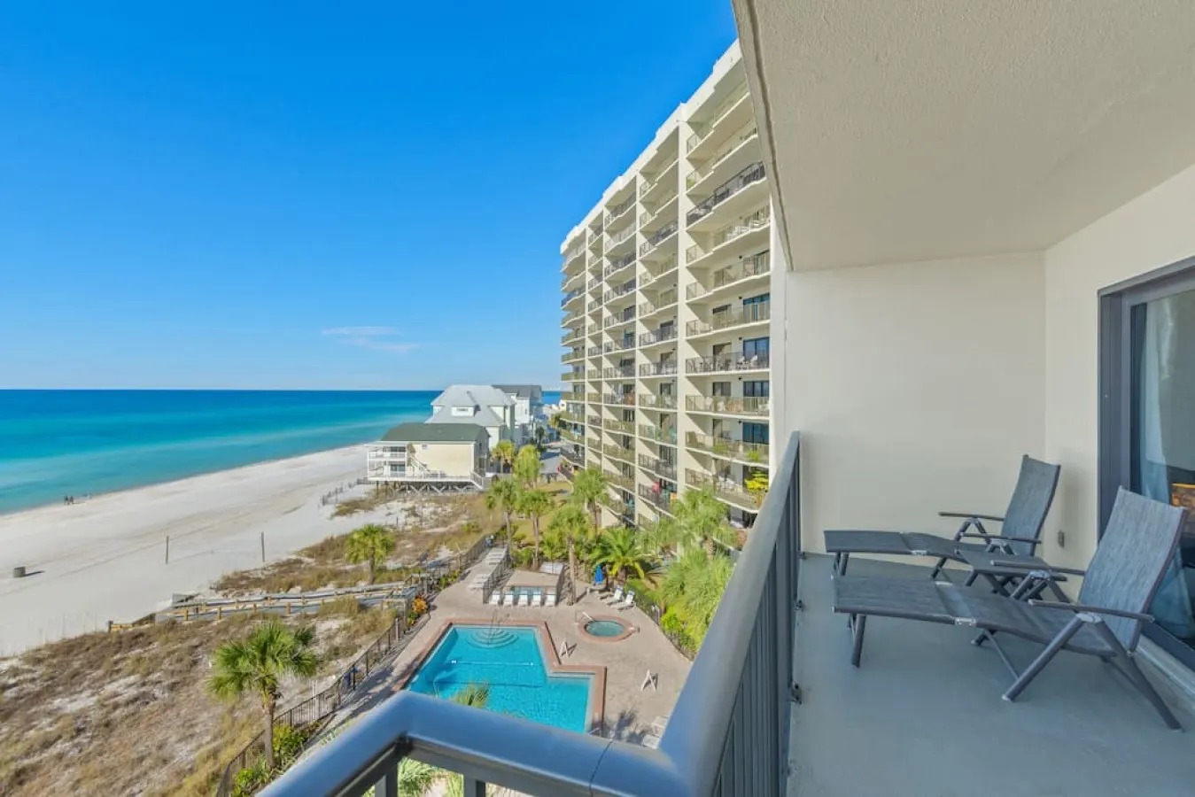Sea-Renity WOW ~ Beachfront Bliss with Balcony Lounge & Beach Service — photo 3
