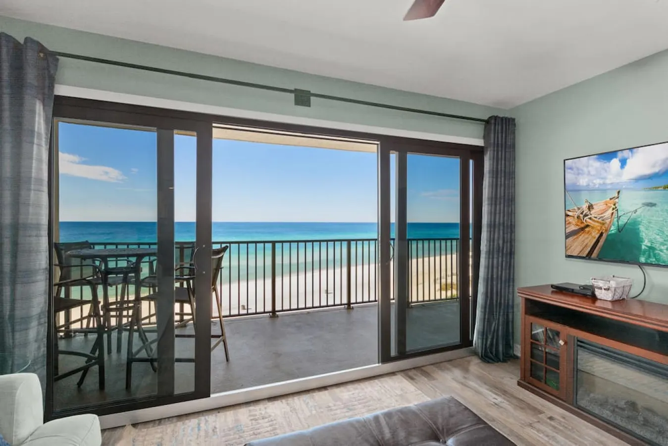 Sea-Renity WOW ~ Beachfront Bliss with Balcony Lounge & Beach Service 7
