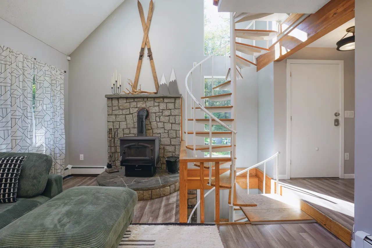 White Mountain Retreat+Game Room+Hot Tub+Fireplace 10