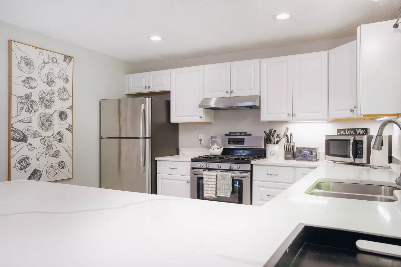 White Mountain Retreat+Game Room+Hot Tub+Fireplace 18