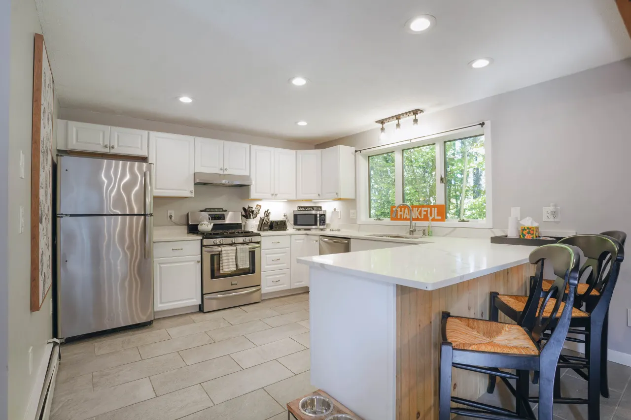 White Mountain Retreat+Game Room+Hot Tub+Fireplace 19