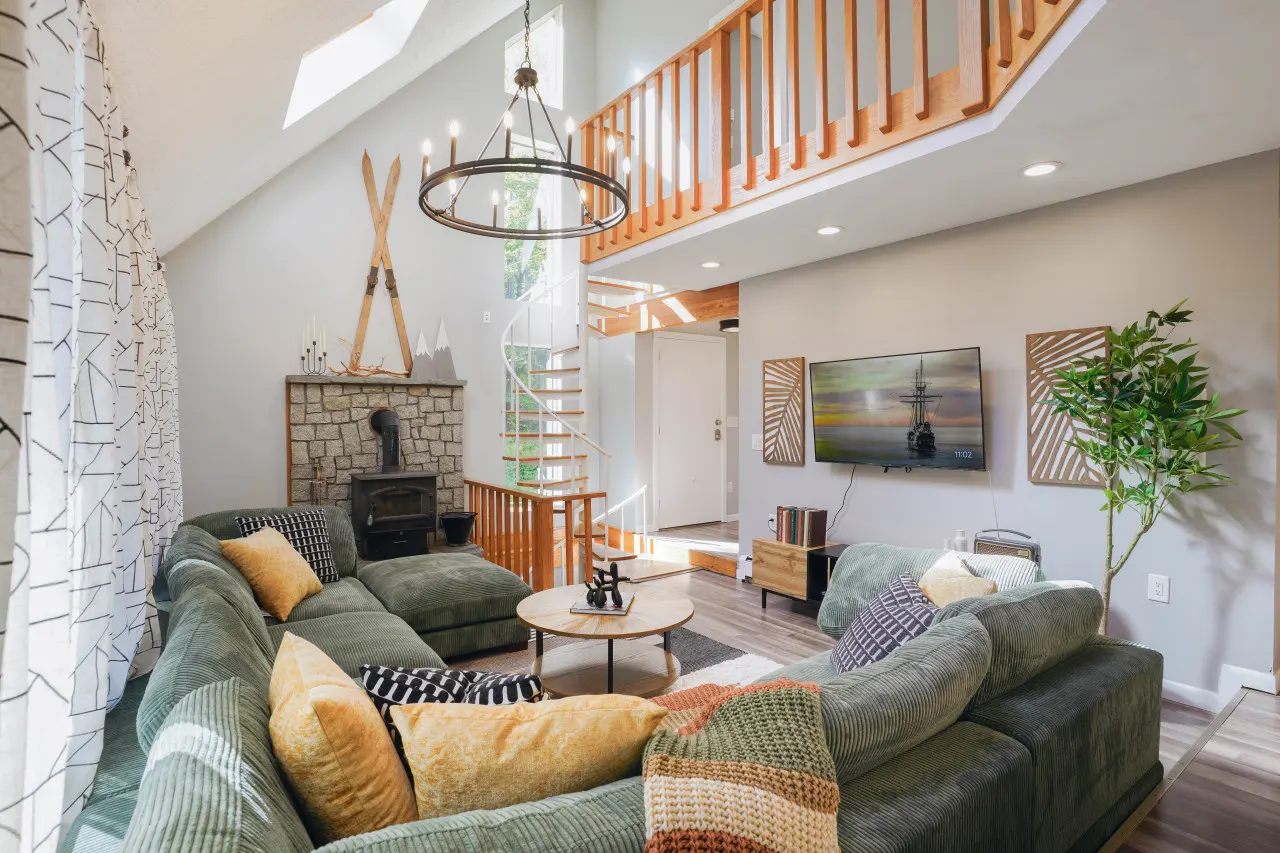 White Mountain Retreat+Game Room+Hot Tub+Fireplace — photo 3