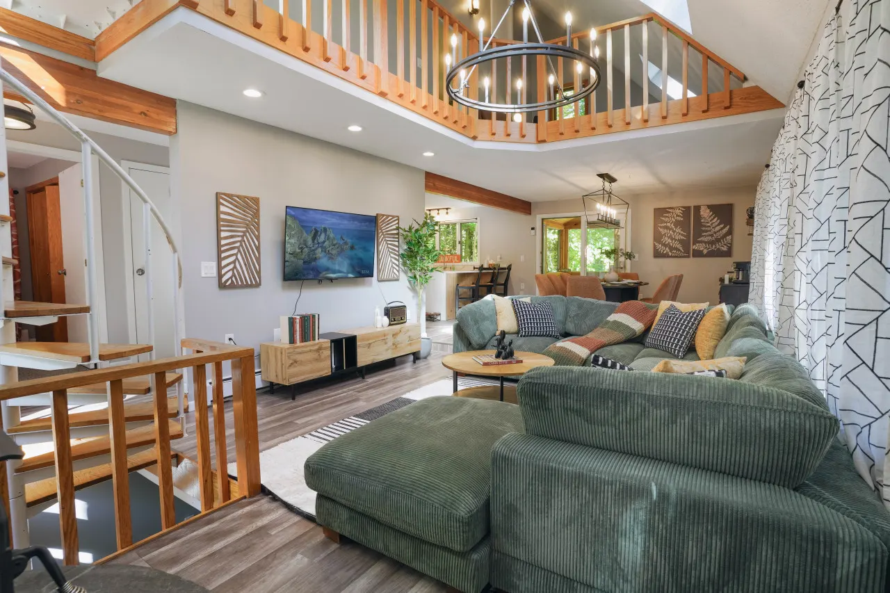 White Mountain Retreat+Game Room+Hot Tub+Fireplace 8