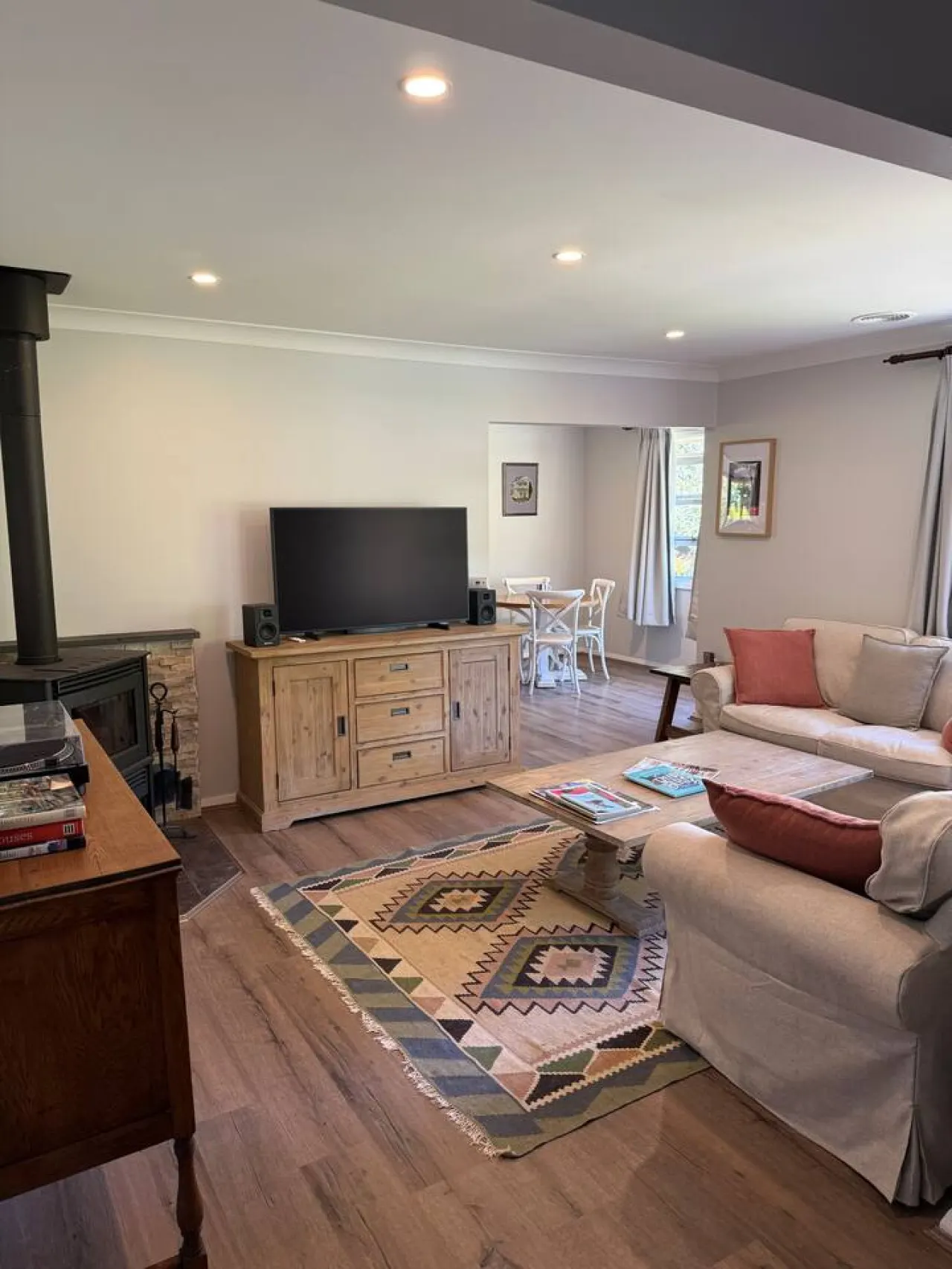 Lyrebird Lodge - 350m to blackheath village, 3 bdr, pet friendly, sunroom, EV charger 2