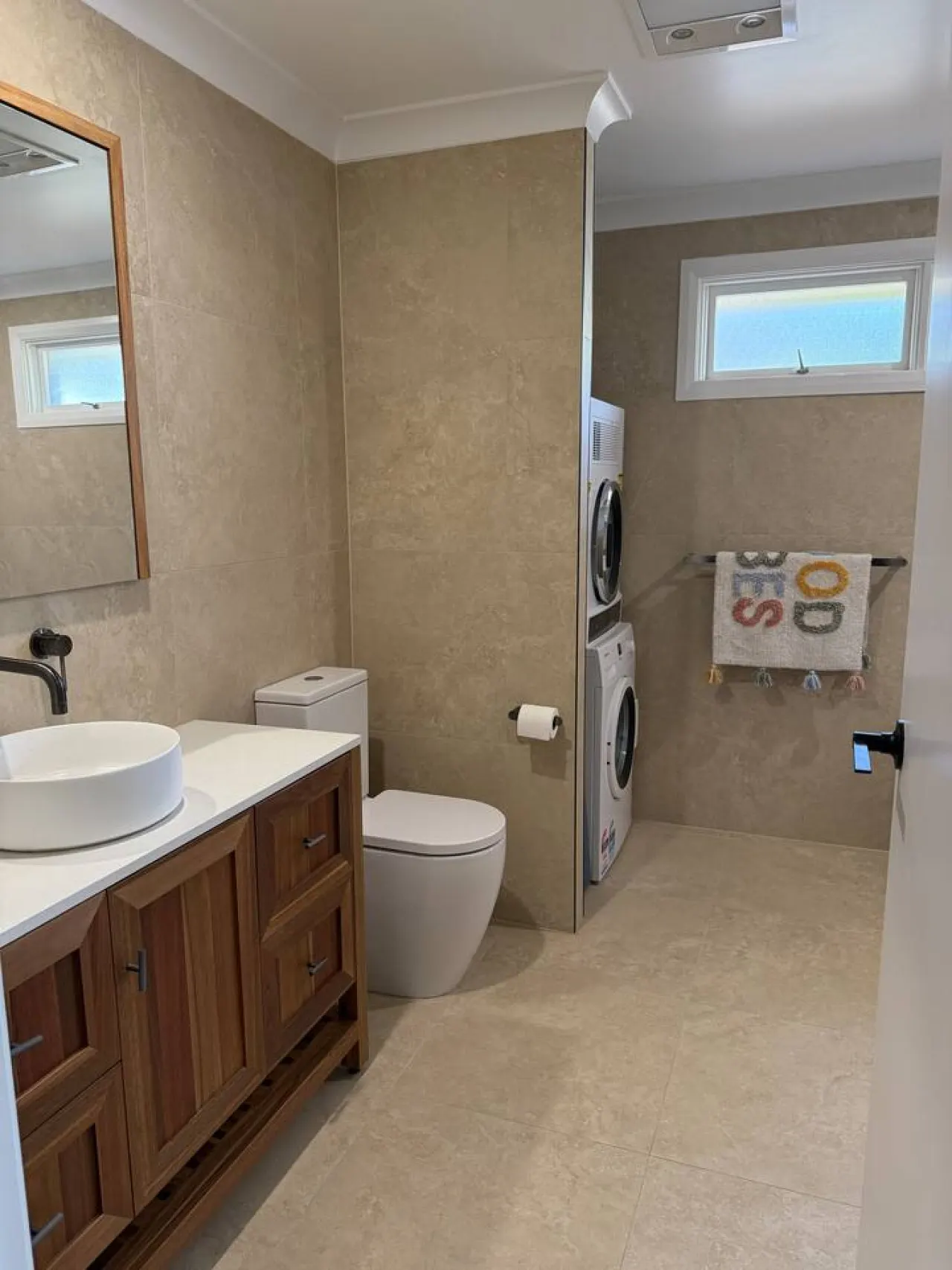 Lyrebird Lodge - 350m to blackheath village, 3 bdr, pet friendly, sunroom, EV charger 11