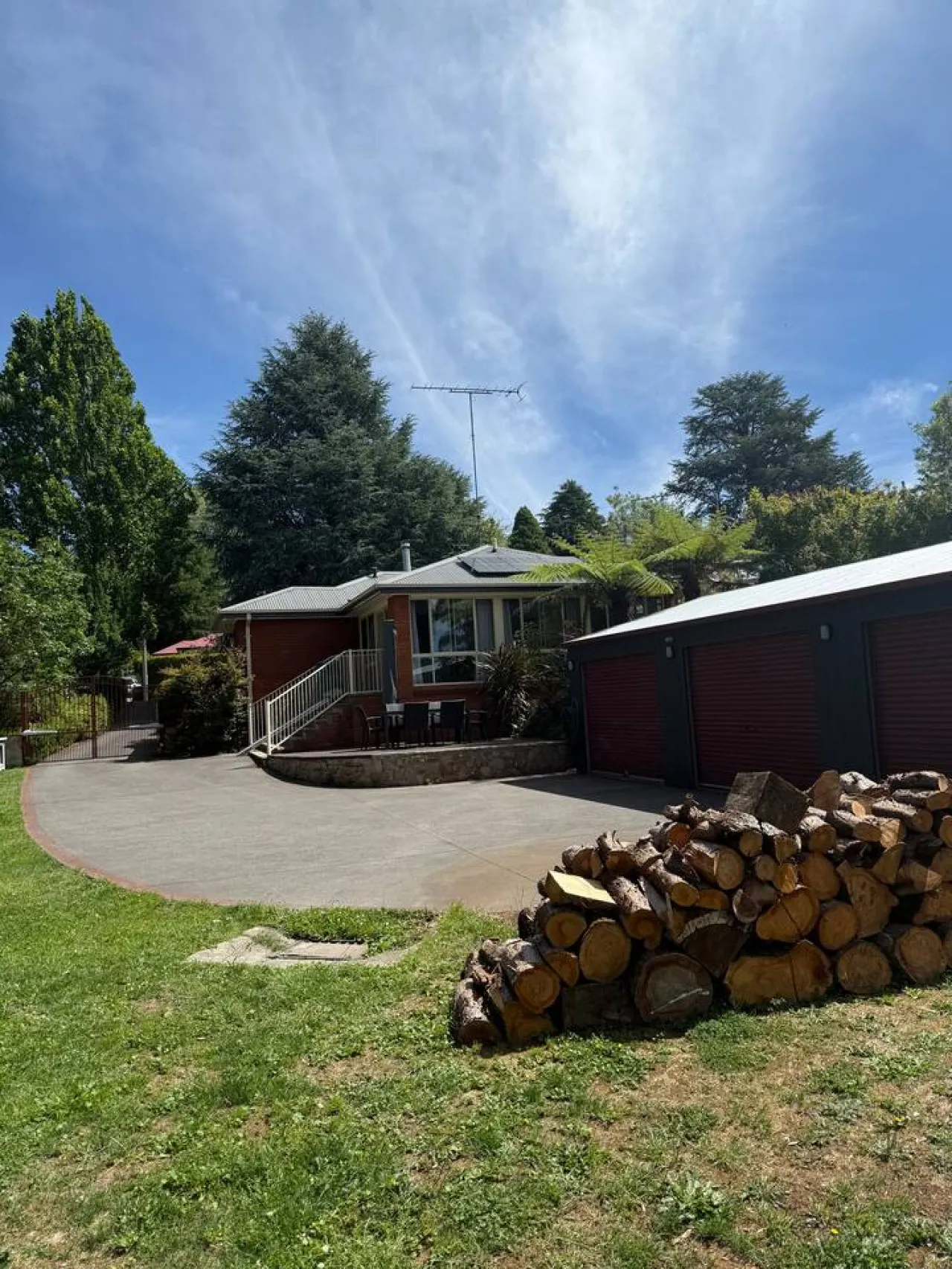 Lyrebird Lodge - 350m to blackheath village, 3 bdr, pet friendly, sunroom, EV charger 17