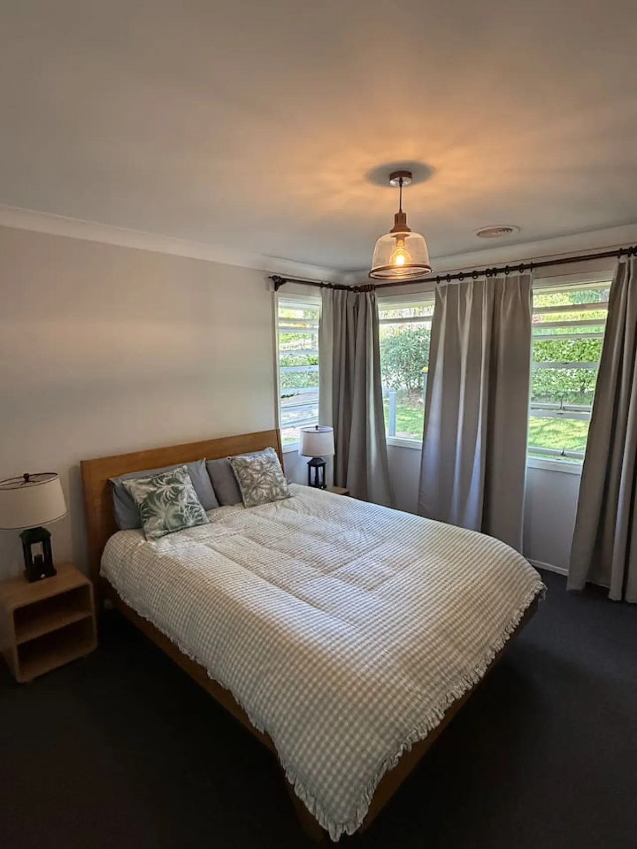Lyrebird Lodge - 350m to blackheath village, 3 bdr, pet friendly, sunroom, EV charger 6