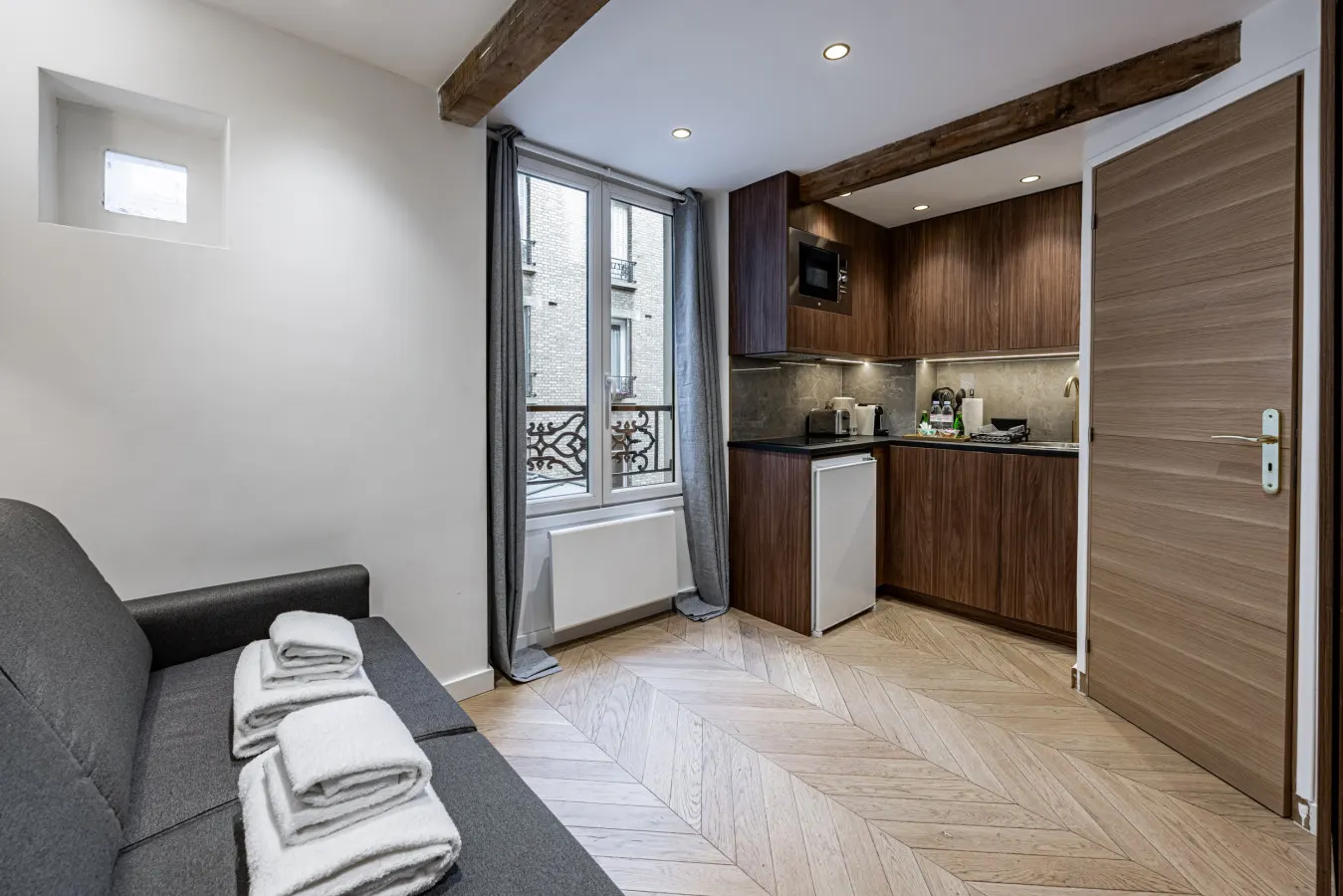 Studio Métro Brochant Paris 17ème 2