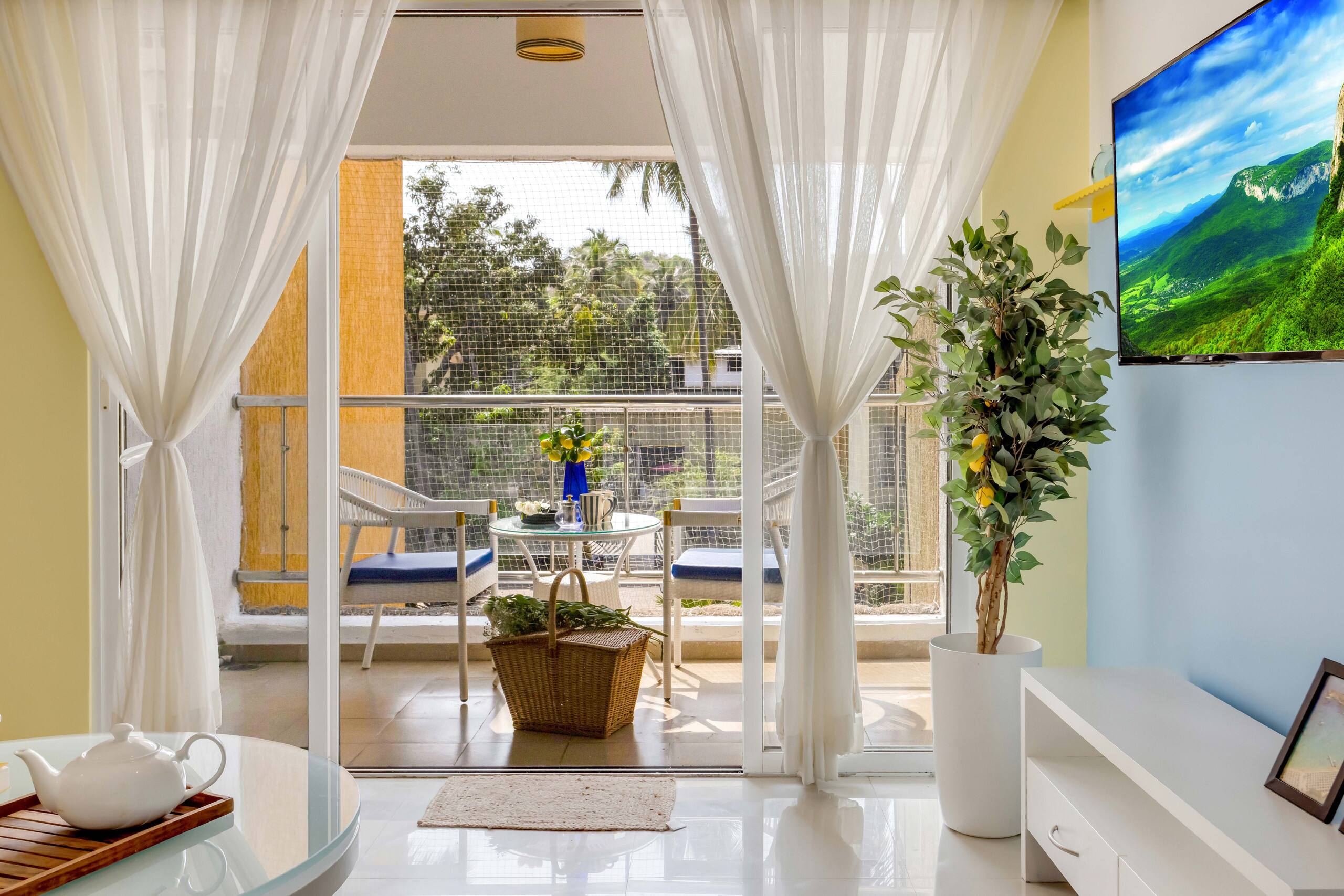 2BHK with Pool & Balcony near Anjuna Beach 8