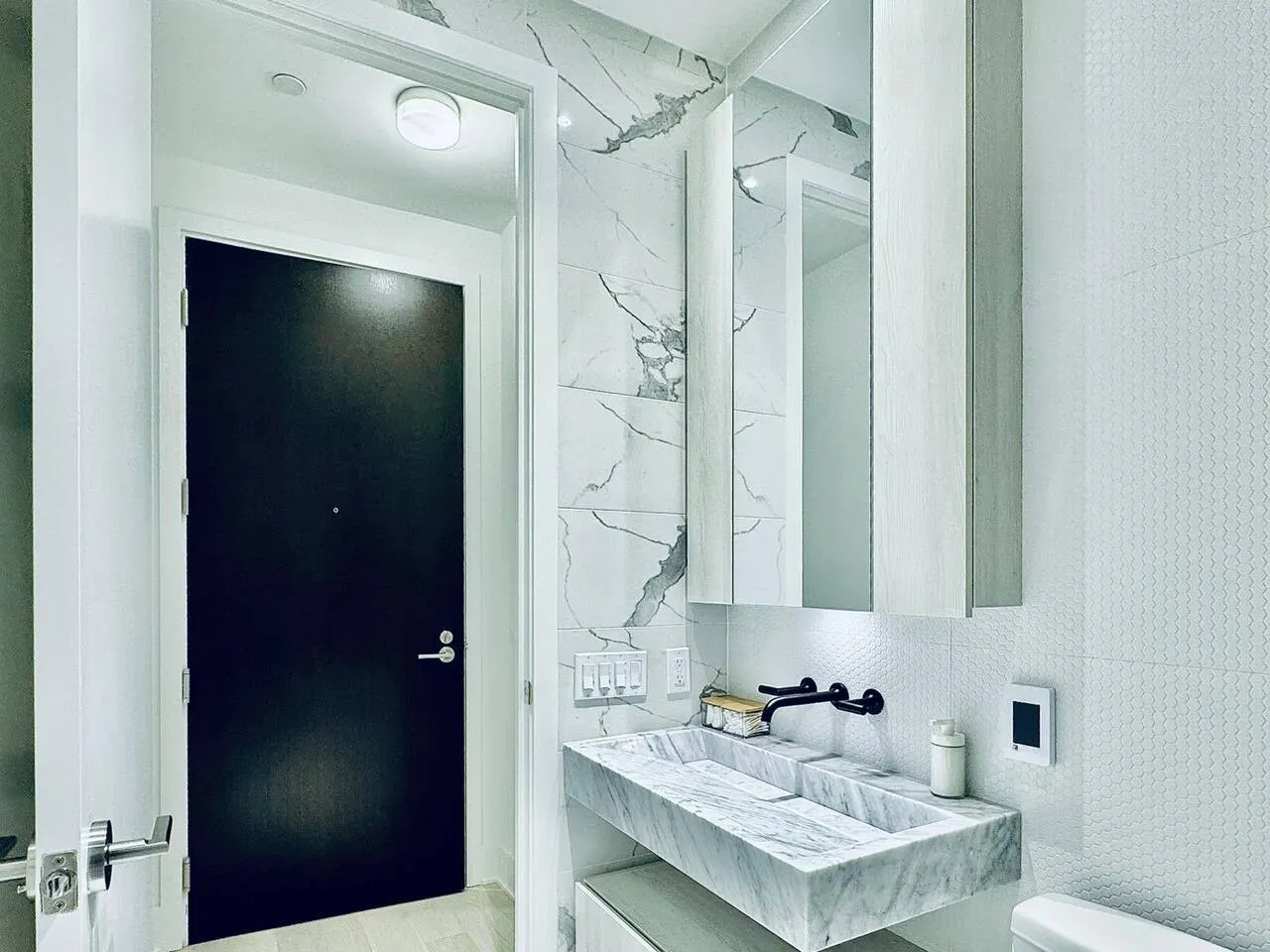 Yorkville Skycrest Penthouse King Bed 9